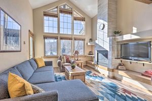 Alquiler Vacacional - Frisco Condo w/ Balcony: 7 Mi to Copper Mountain!