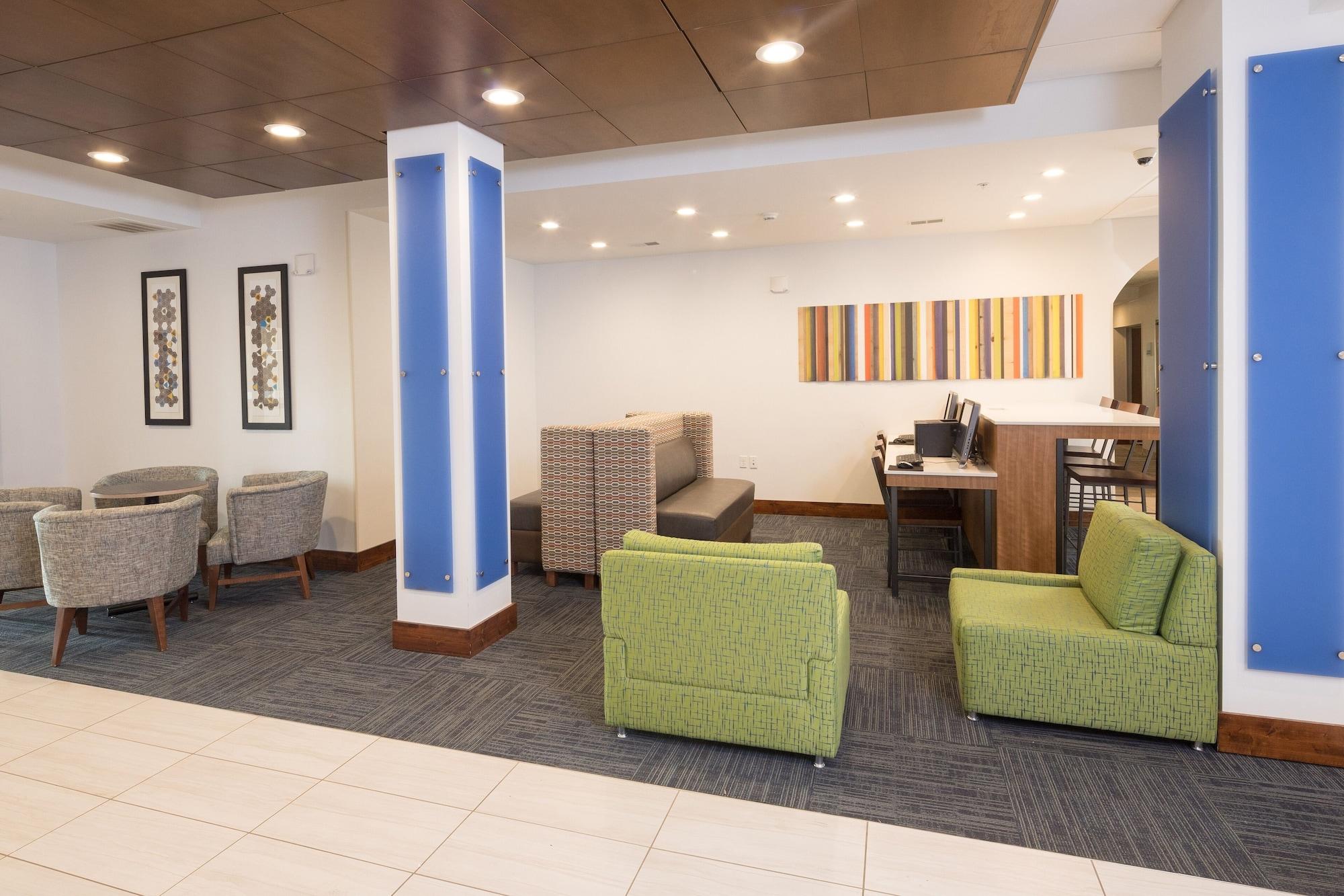 Vista Exterior Holiday Inn Express Hotel & Suites Detroit - Utica by IHG