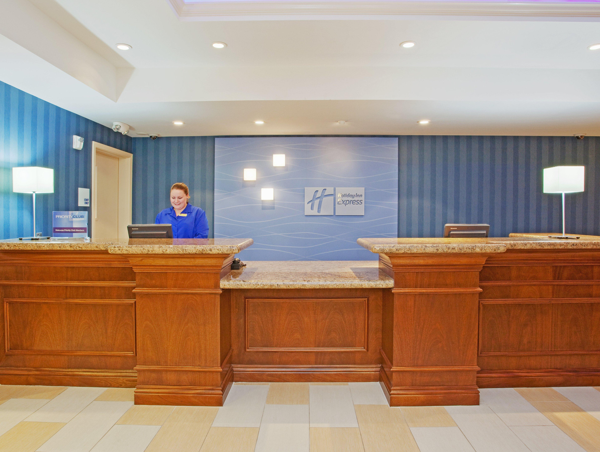 Vista Lobby Holiday Inn Express Hotel & Suites Santa Cruz by IHG