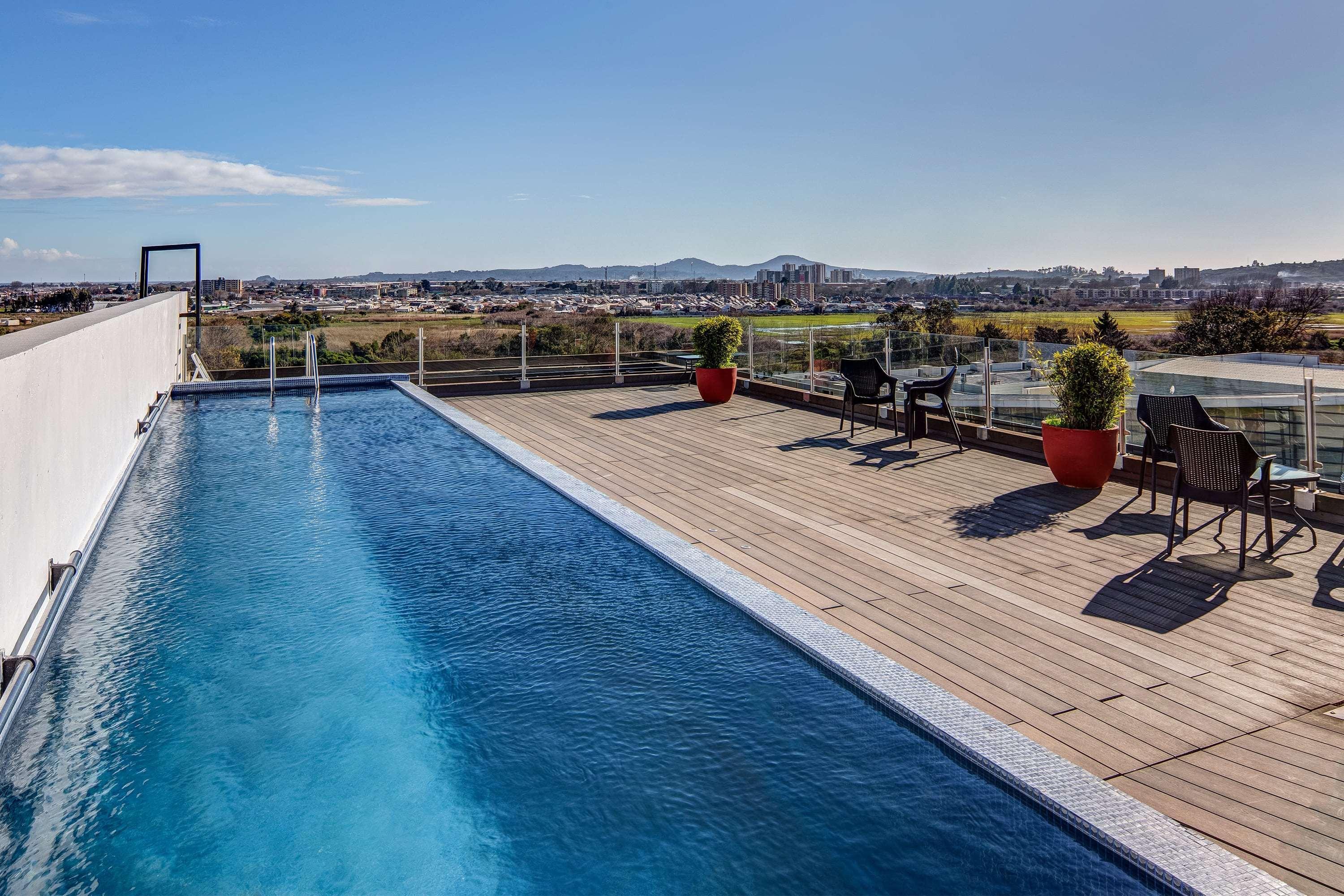 Vista Piscina Wyndham Concepcion Pettra