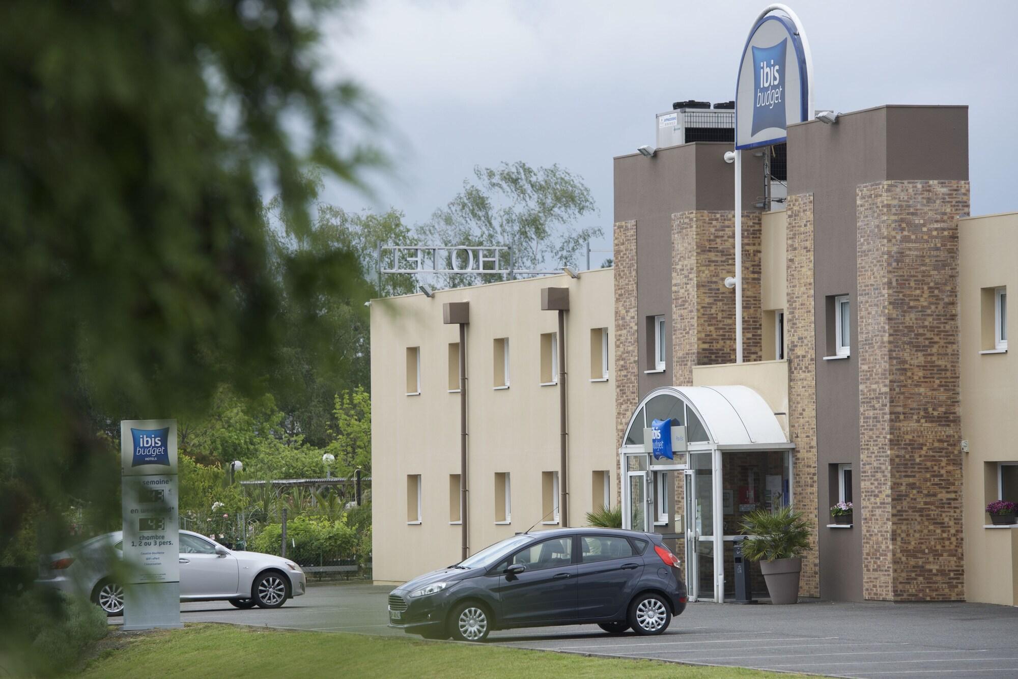 Vista Exterior ibis Budget Pau Est