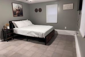 Alquiler Vacacional - Relax in Nature in a Modern Country Retreat with a Fire Pit and Full Amenities