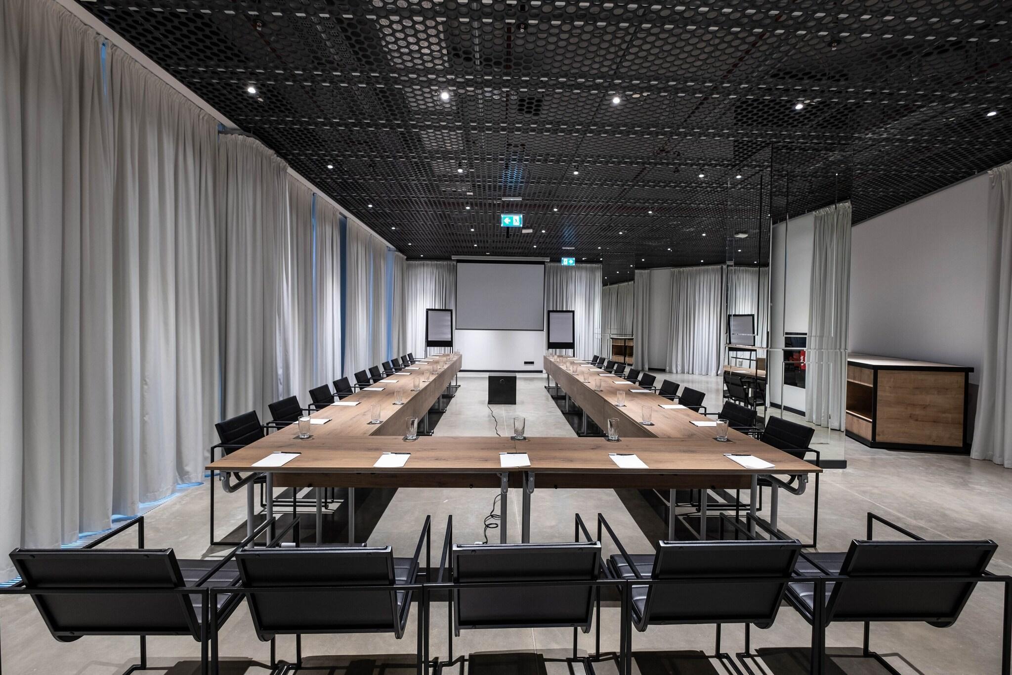 Sala de Reuniones Moxy Tbilisi