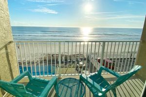 Alquiler Vacacional - 20% OFF!! - NEW Gorgeous Ocean Front King Bed in Daytona!