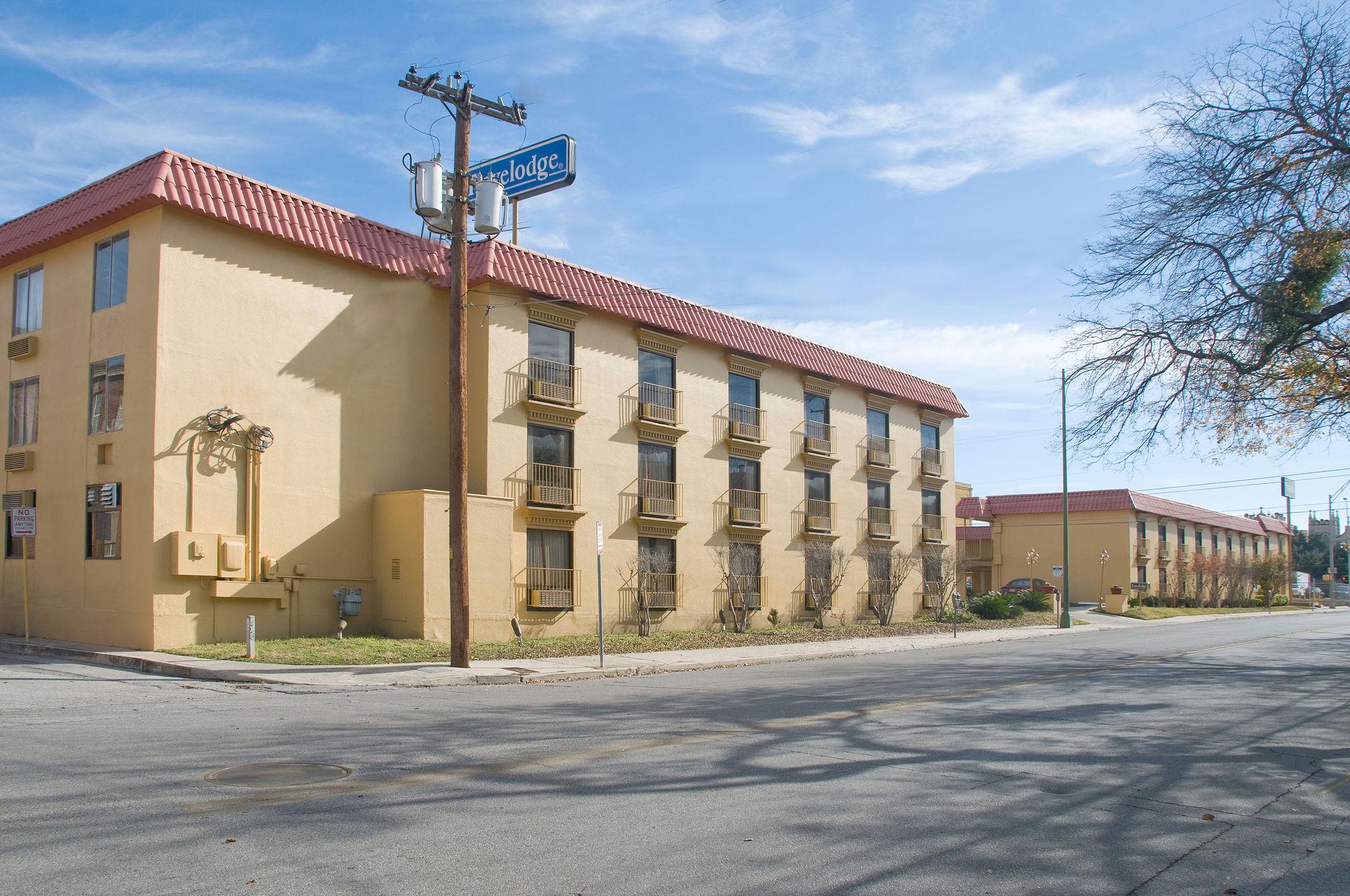 Hotel Rodeway Inn Downtown Near River Walk, San Antonio | BestDay.com