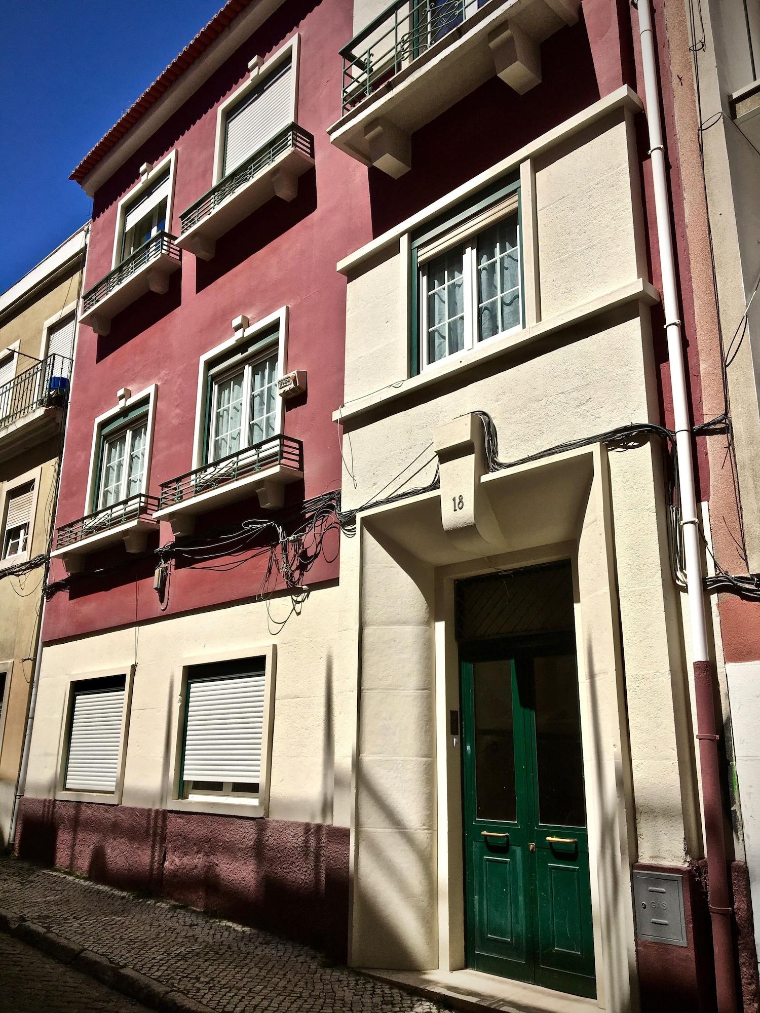 Vista Exterior Hola Lisbon Suites