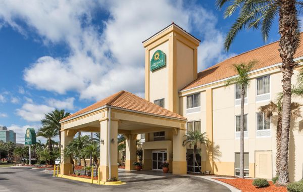 La Quinta Inn & Suites by Wyndham Orlando Universal area - Hoteles cerca de Universal Studios en Orlando