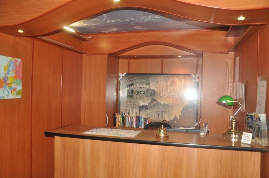 Vista Lobby Beauty Rooms