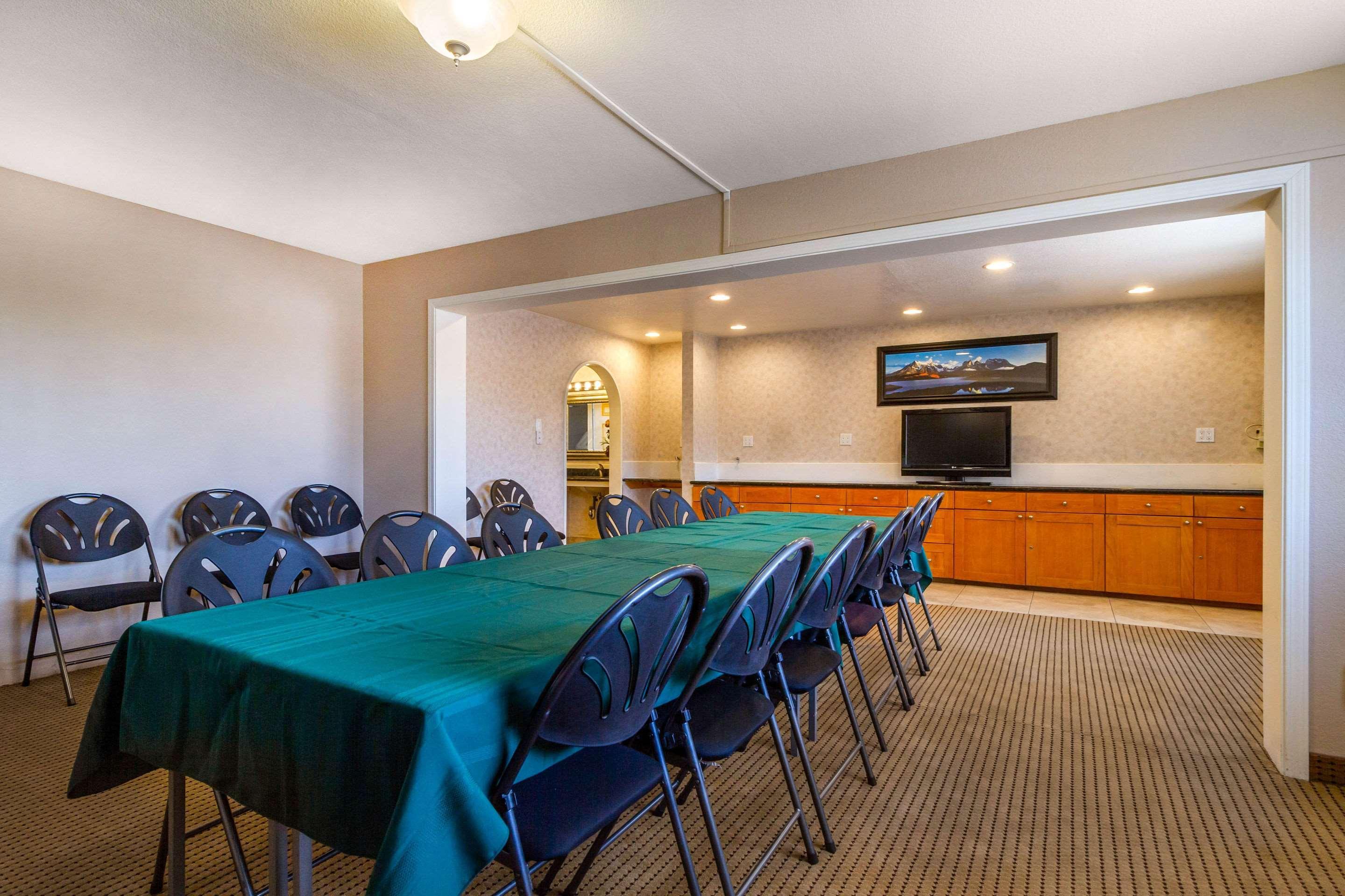 Centro de Negocios Rodeway Inn Auburn - Foresthill