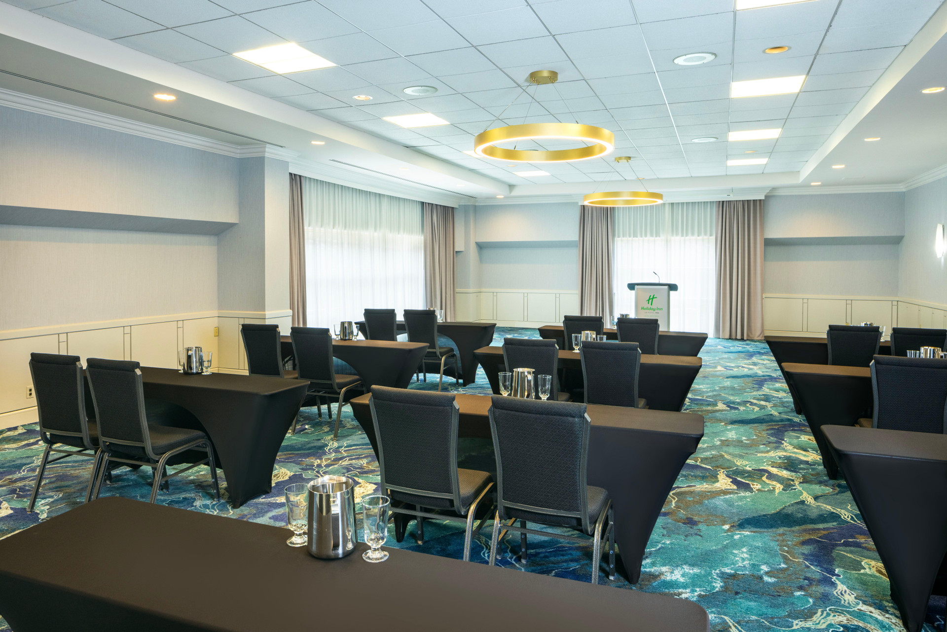 Centro de Negocios Holiday Inn Laval Montreal