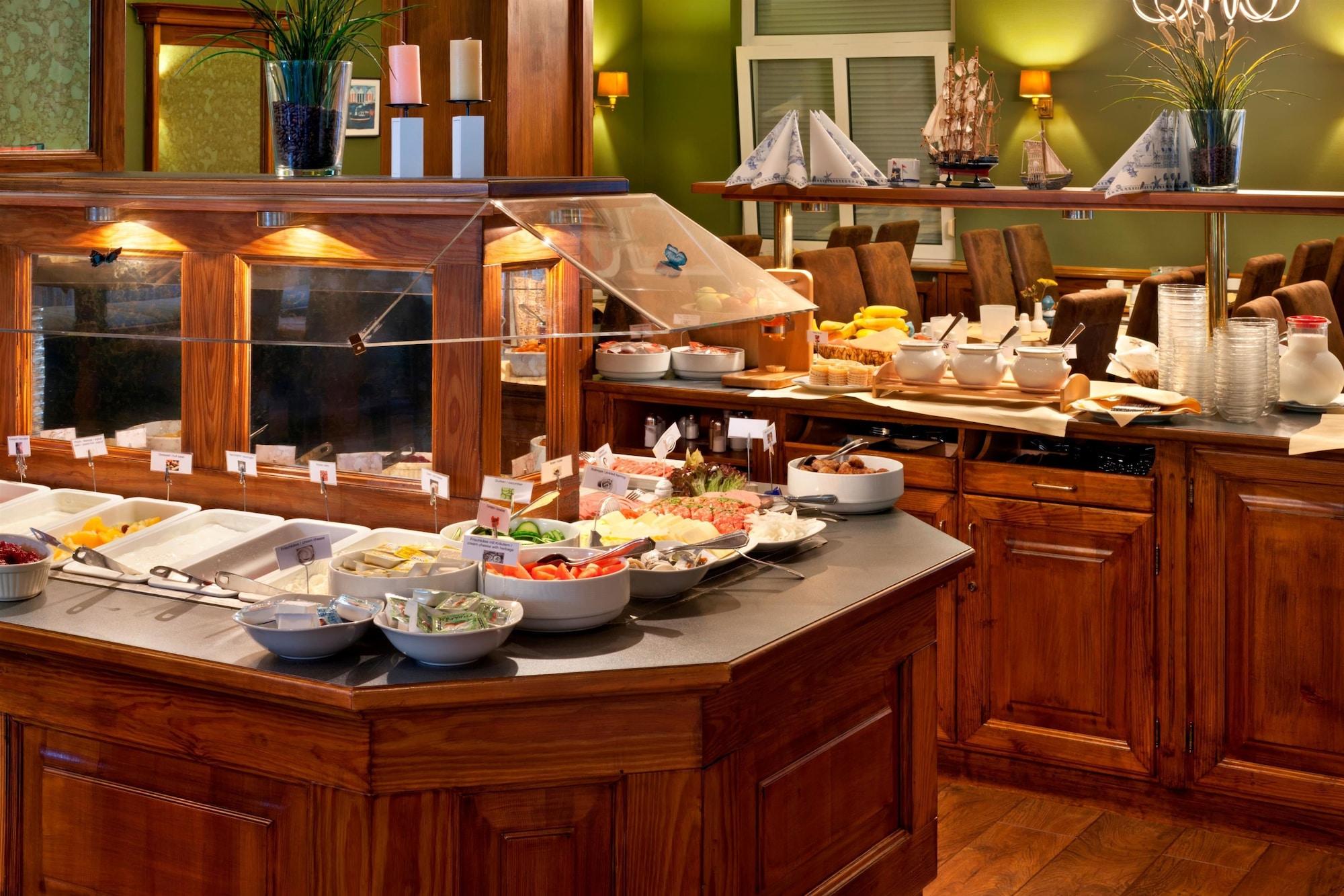Restaurant TRYP by Wyndham Lübeck Aquamarin