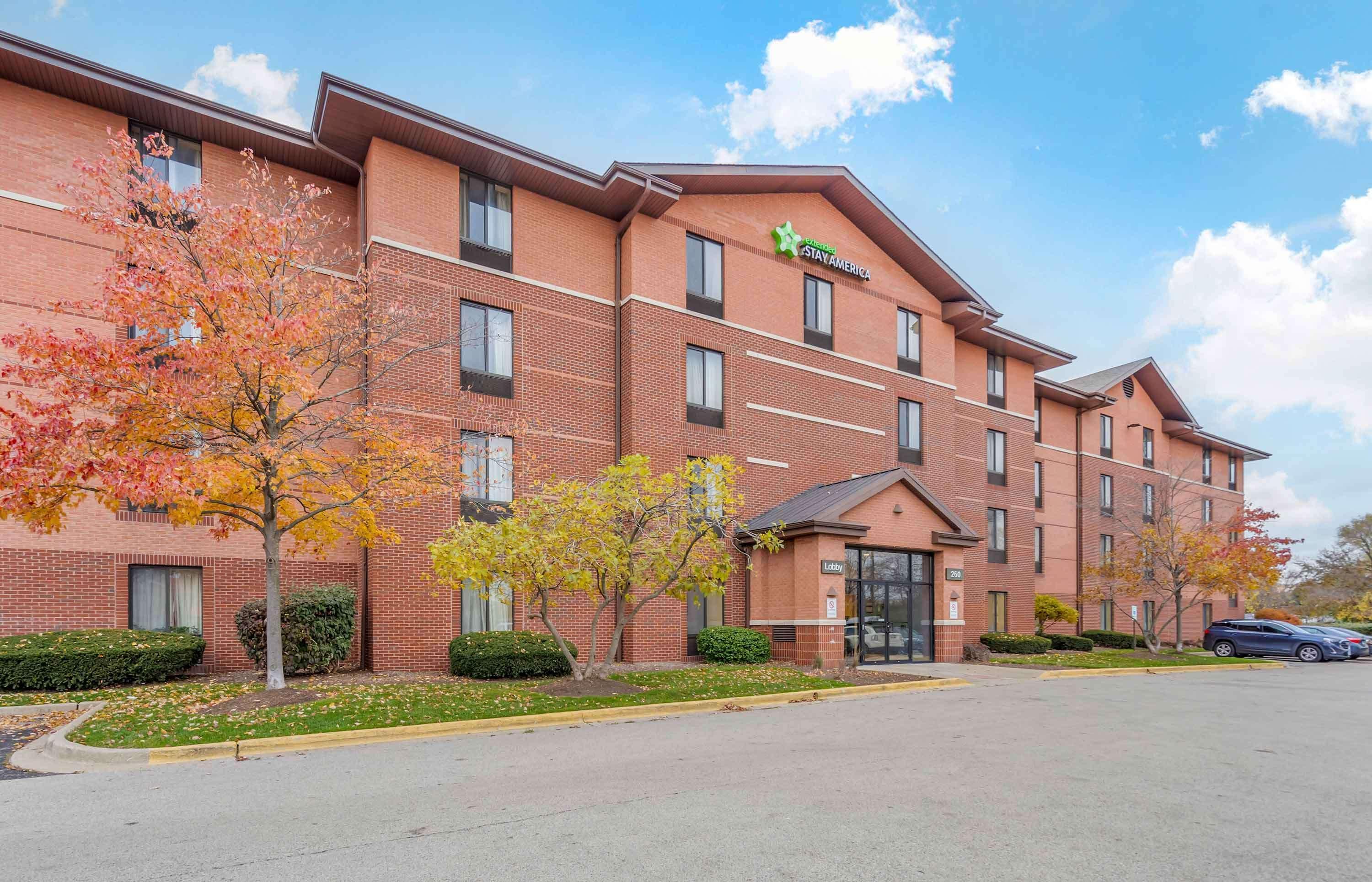 Vista Exterior Extended Stay America Suites Chicago Lombard Yorktown Center