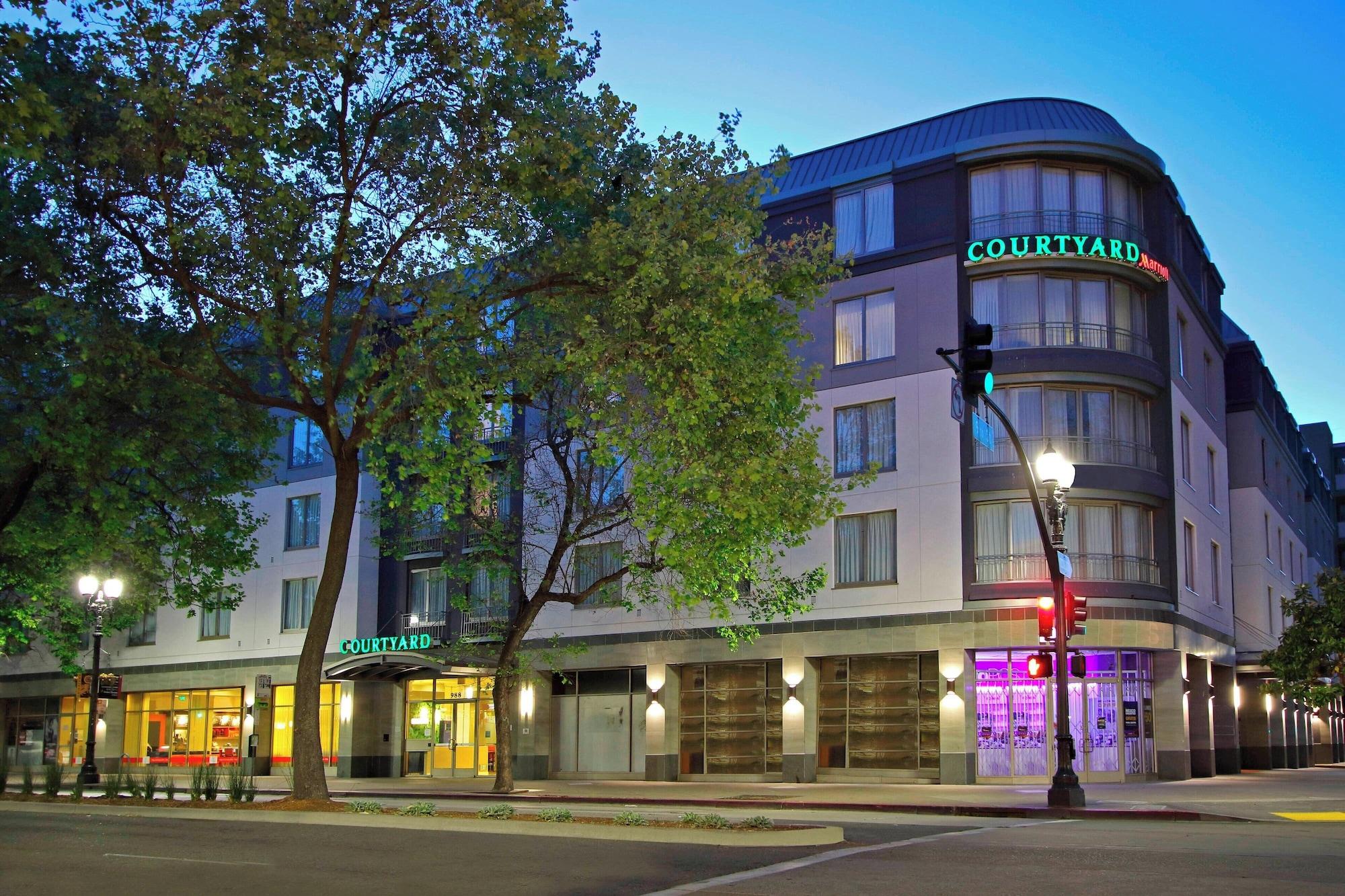 Vista Exterior Courtyard by Marriott Oakland Downtown