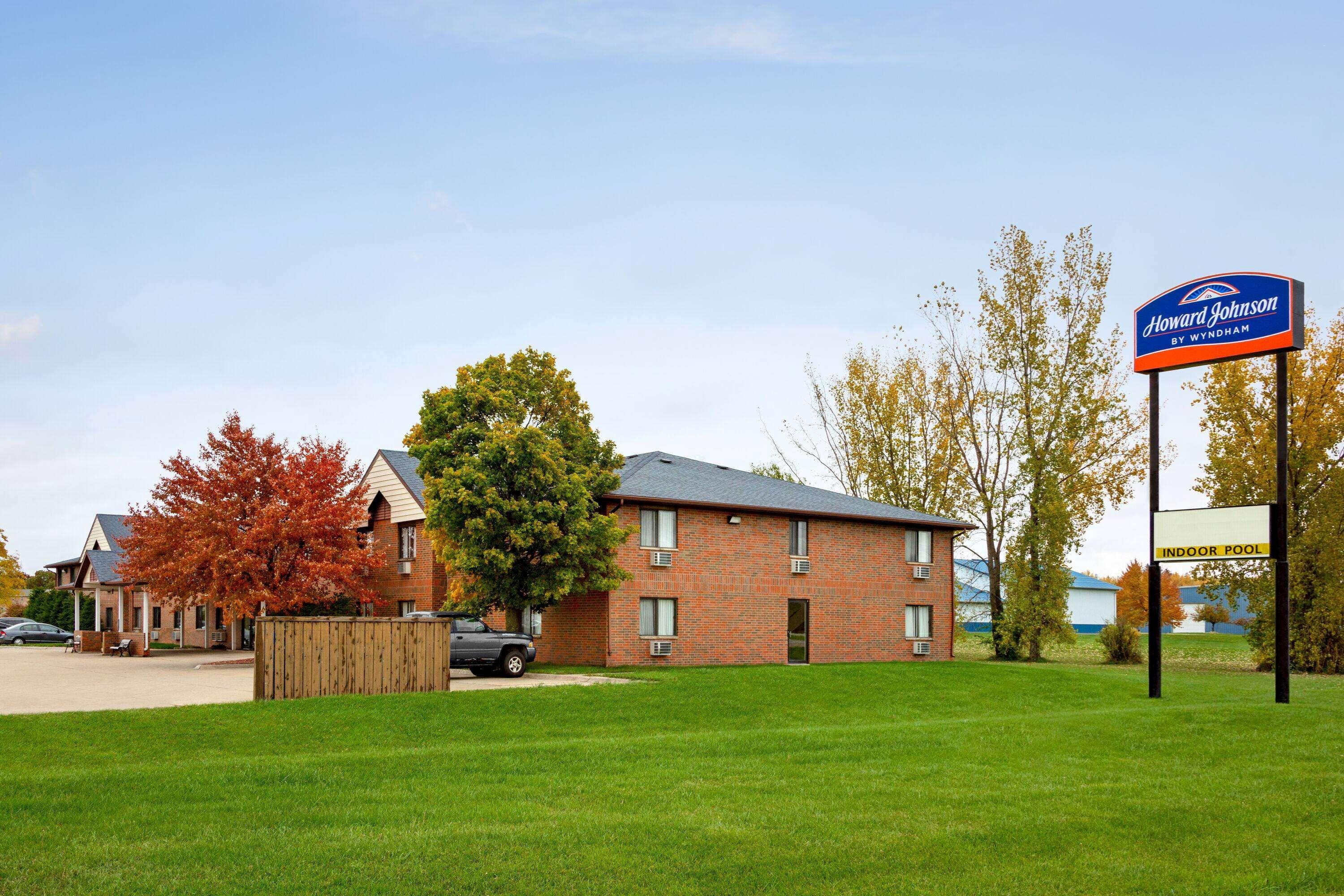 Vista Exterior Howard Johnson by Wyndham Waterloo/Cedar Falls