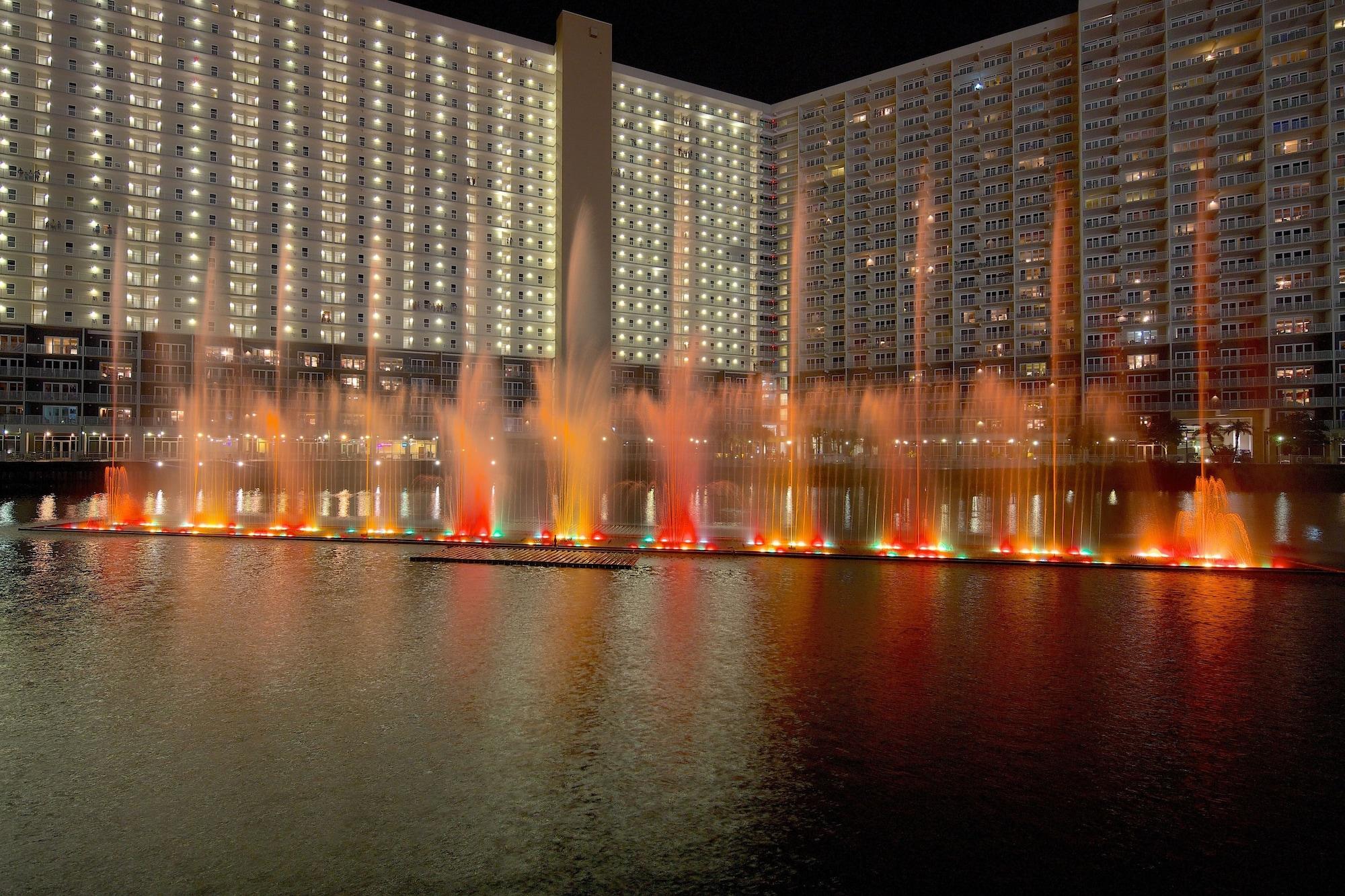 Vista Exterior Laketown Wharf by Emerald View Resorts