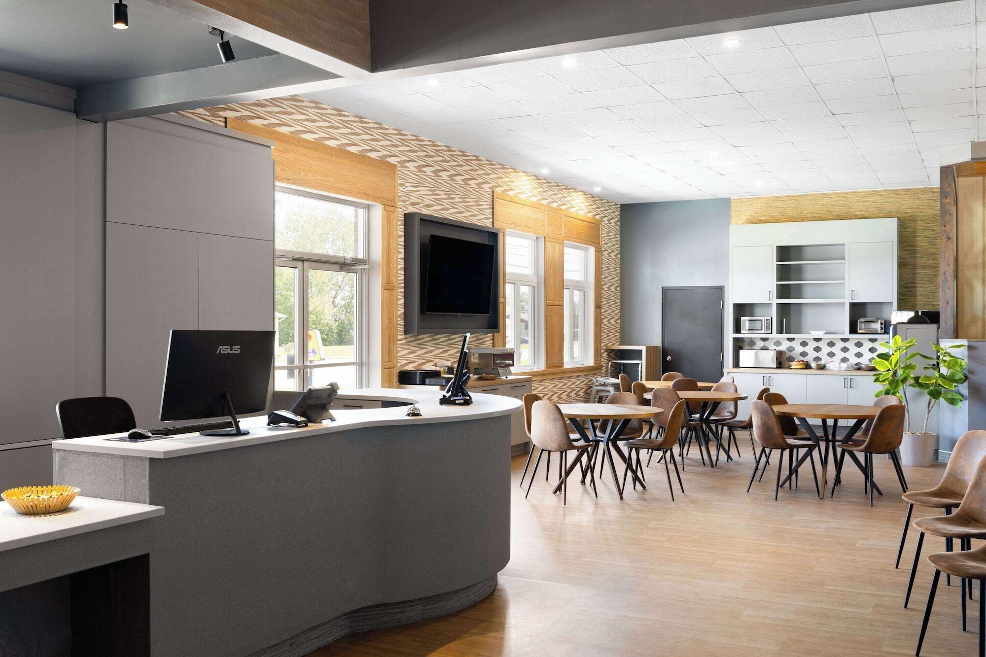 Vista Lobby Travelodge by Wyndham Roberval