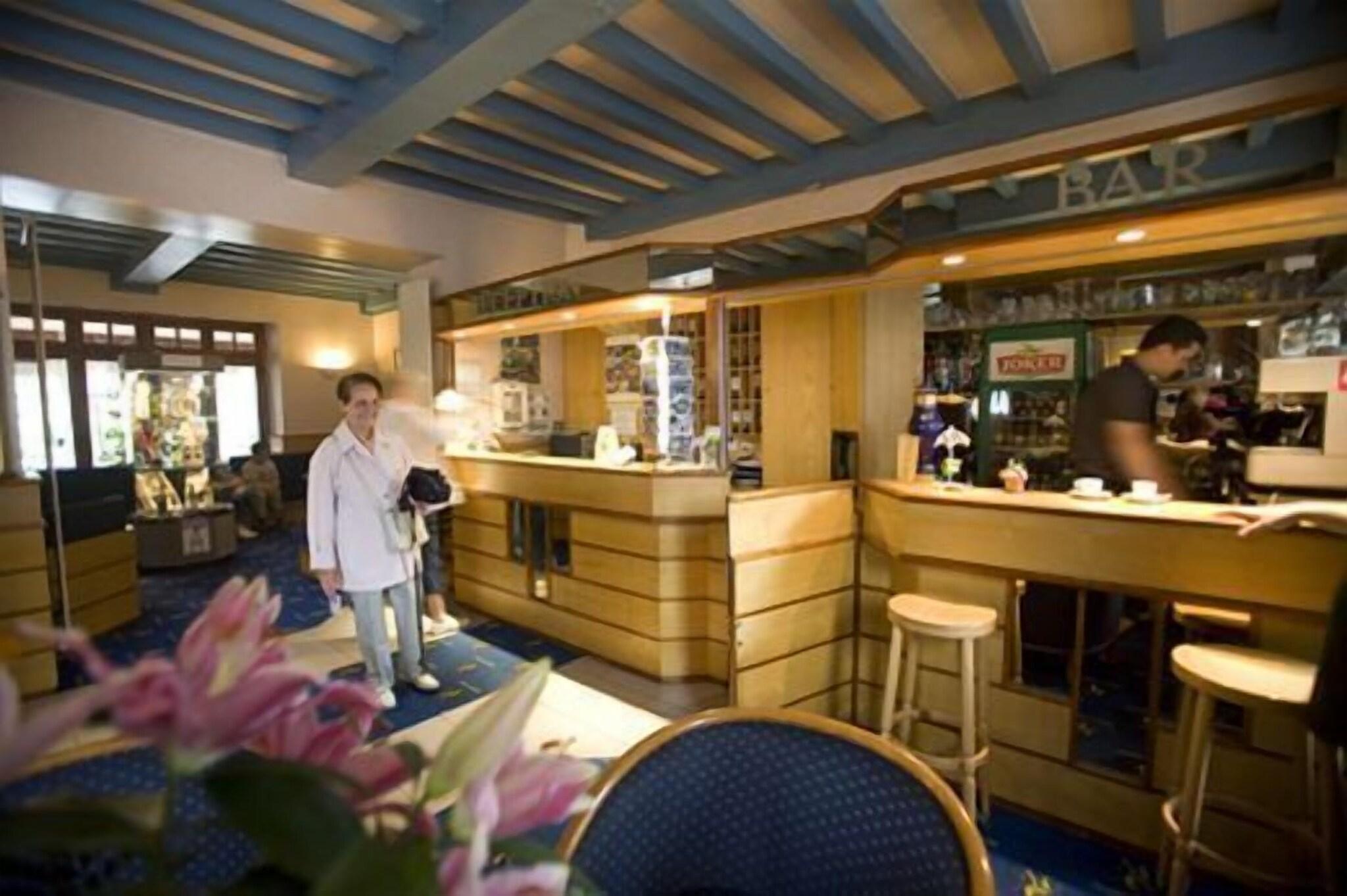 Bar/Salón Hotel de Nevers