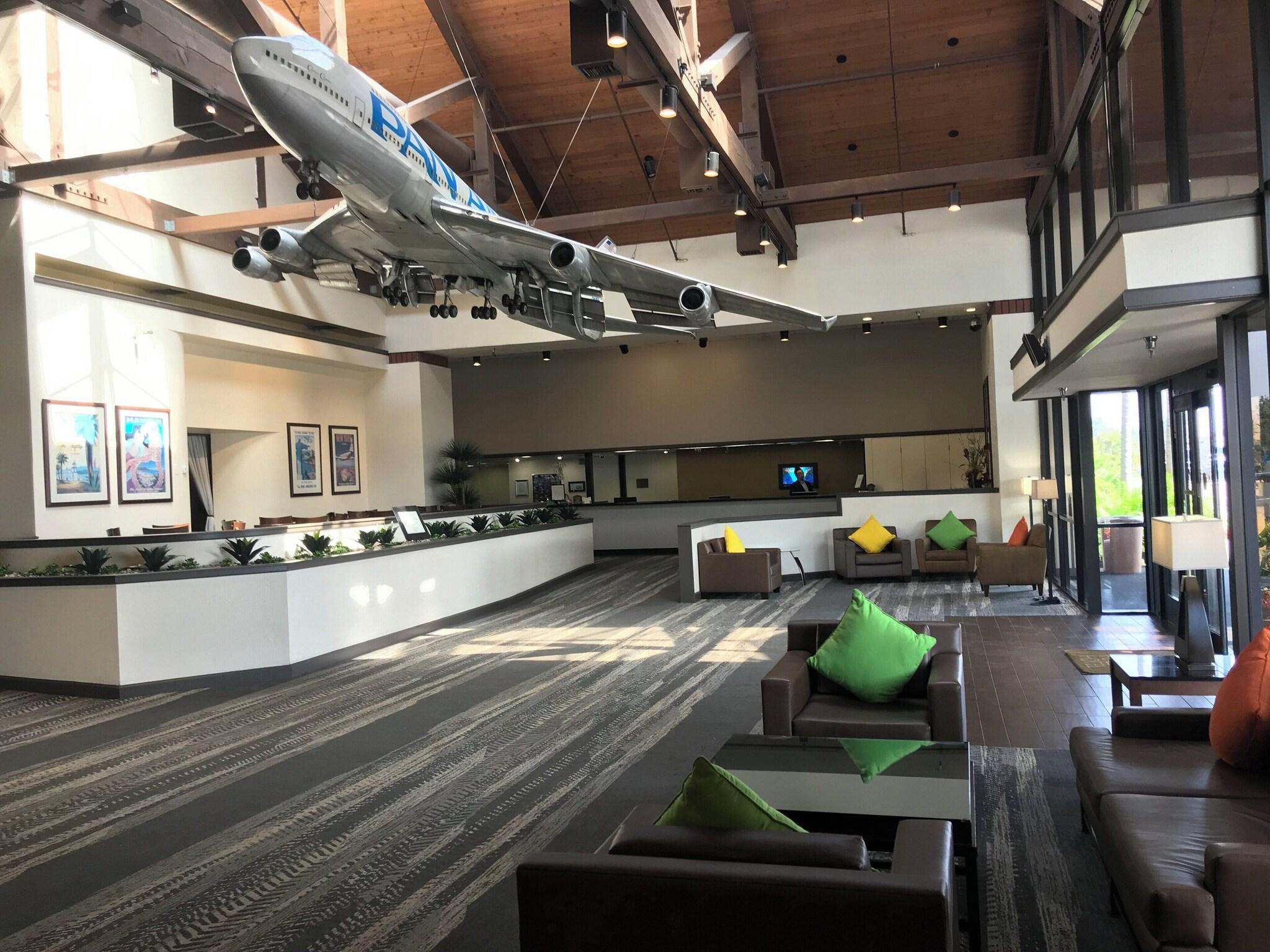 Vista Lobby Airtel Plaza Hotel