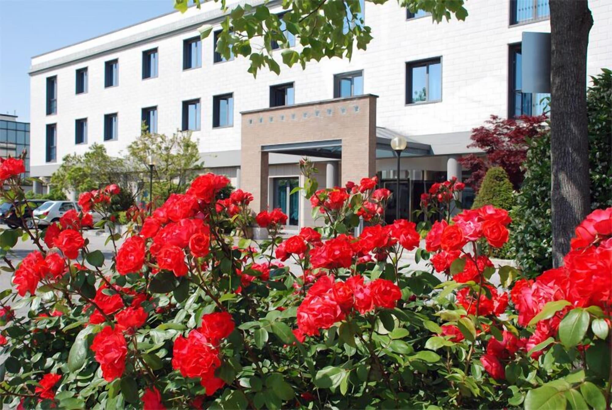 Vista Exterior Point Hotel Conselve