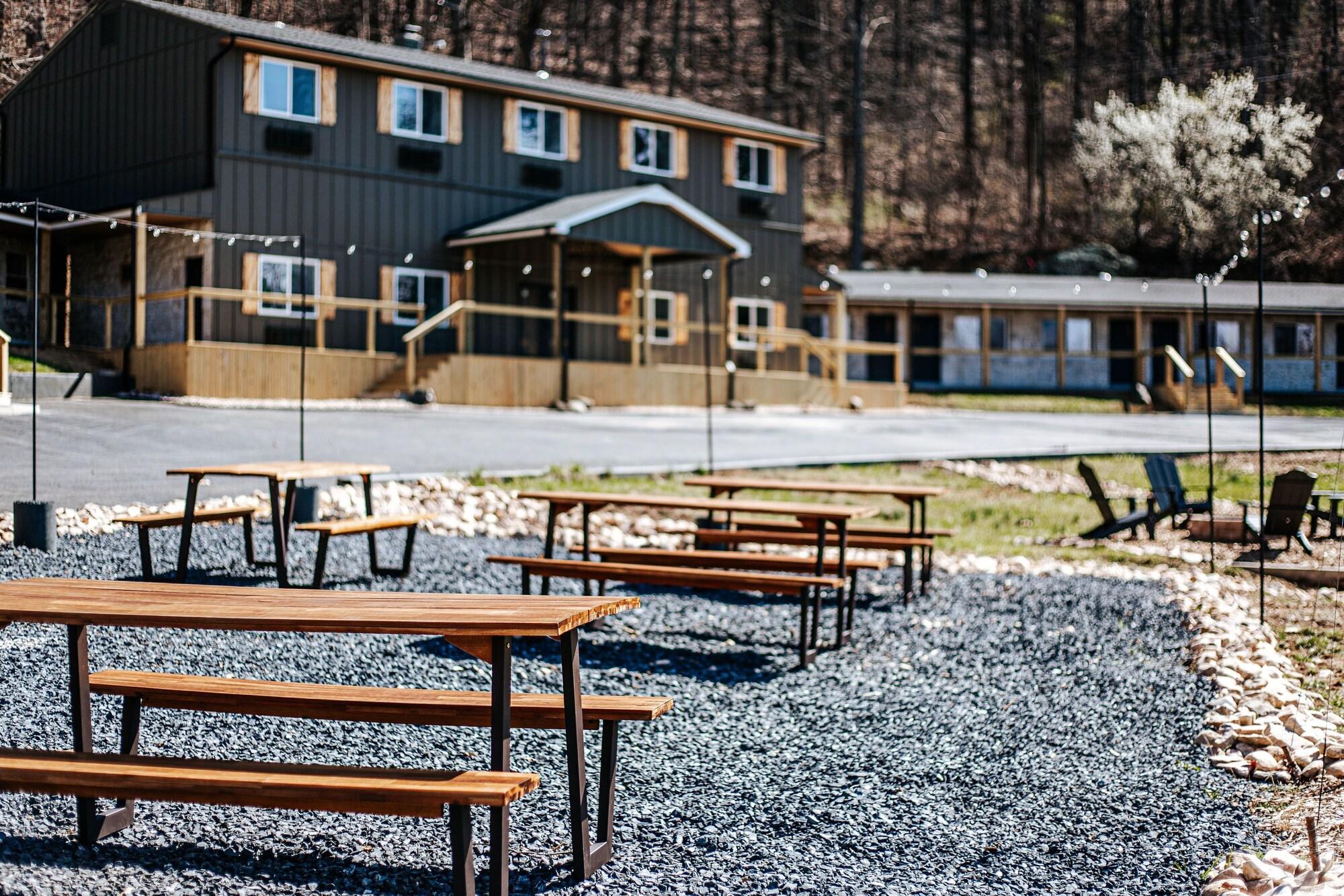 Vista Exterior Grey Pine Lodge
