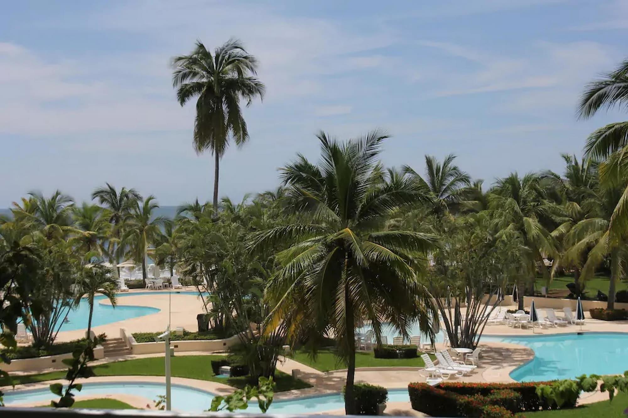Vista Piscina Condo M 3R