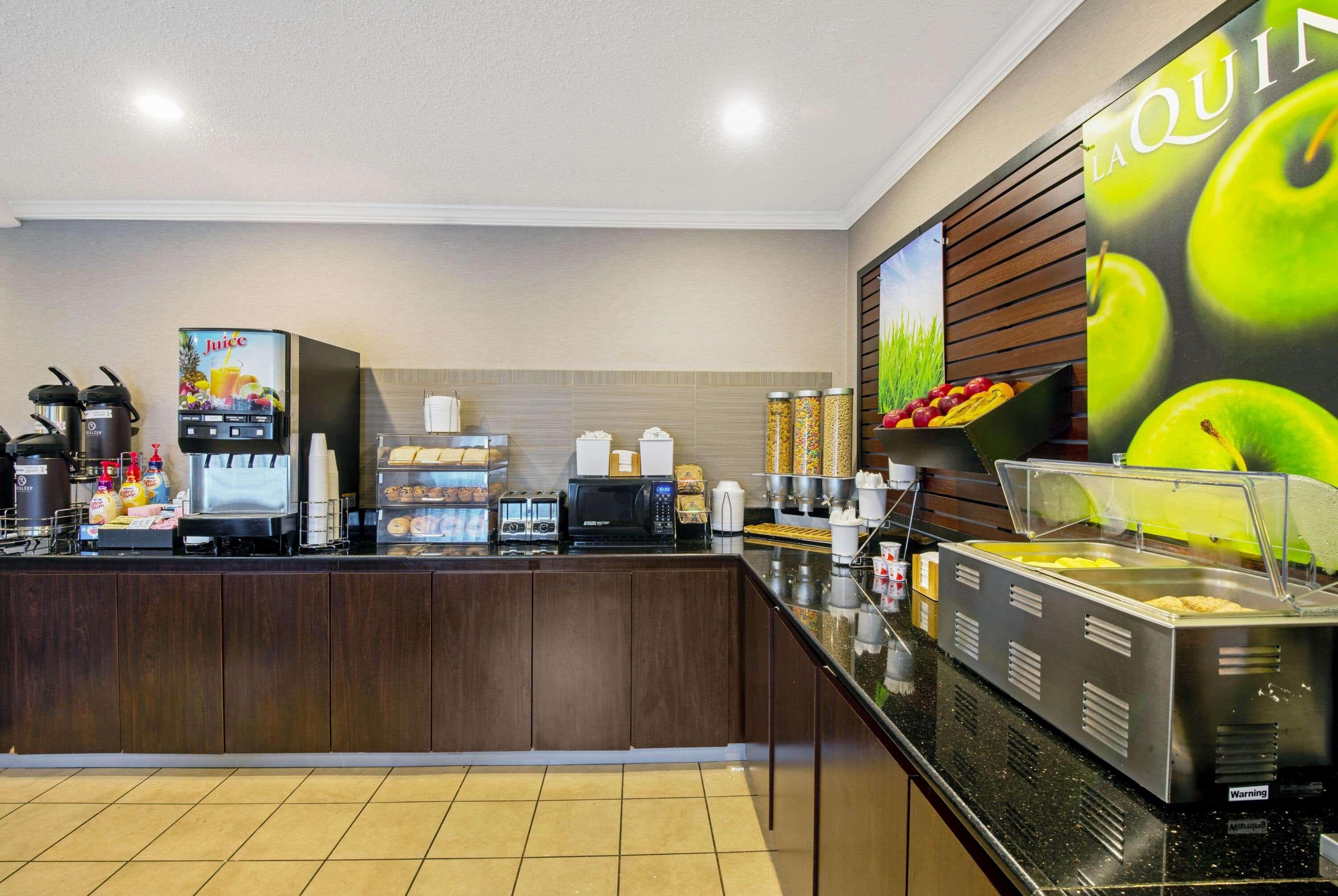 Restaurant La Quinta Inn & Suites by Wyndham Harrisburg Airport Hershey