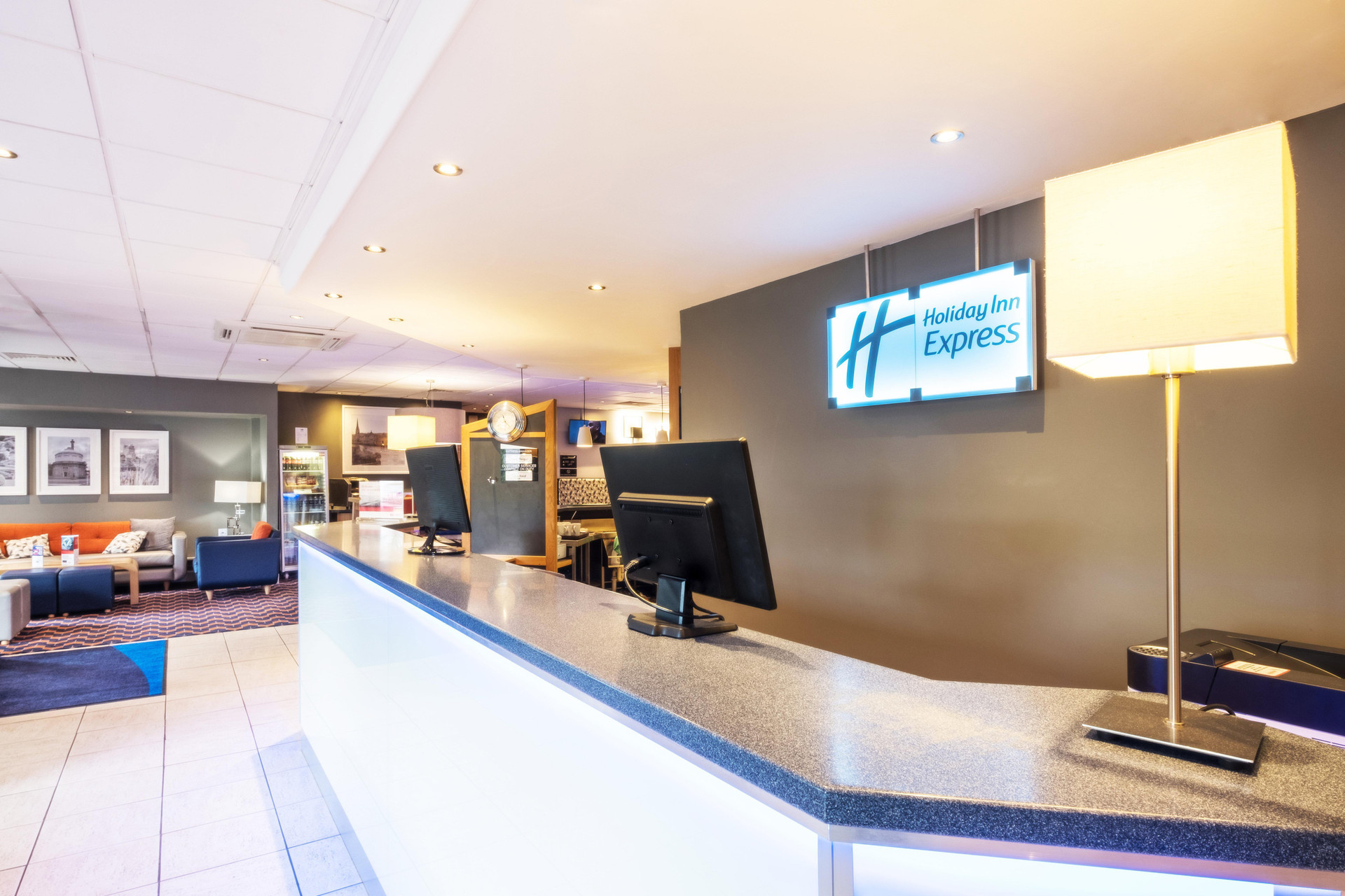 Vista Lobby Holiday Inn Express Perth by IHG