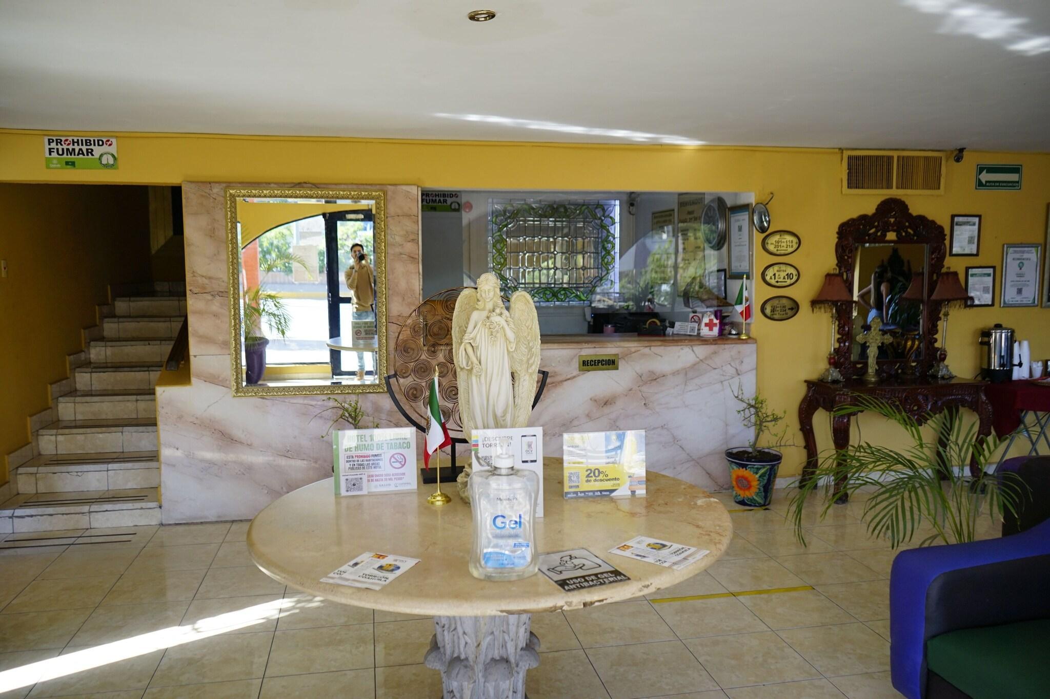 Vista Lobby Hotel Posada del Sol Inn