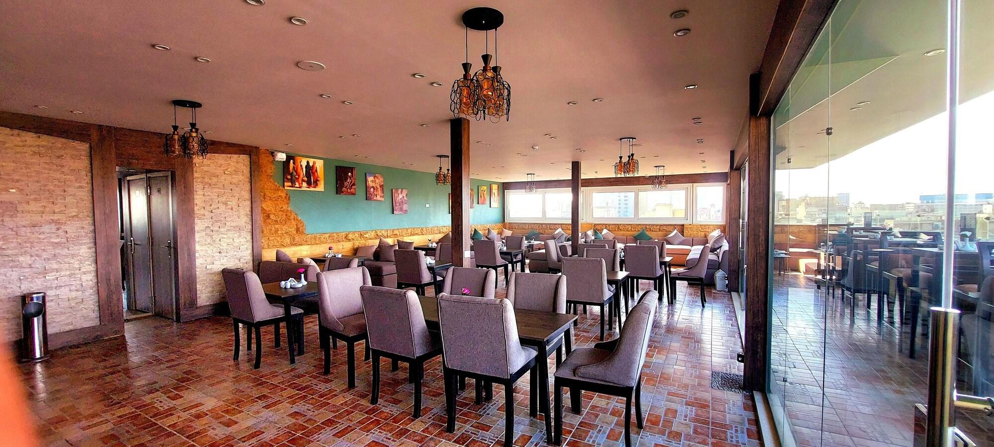 Restaurant Holy Sheet Plus, Boutique Hotel