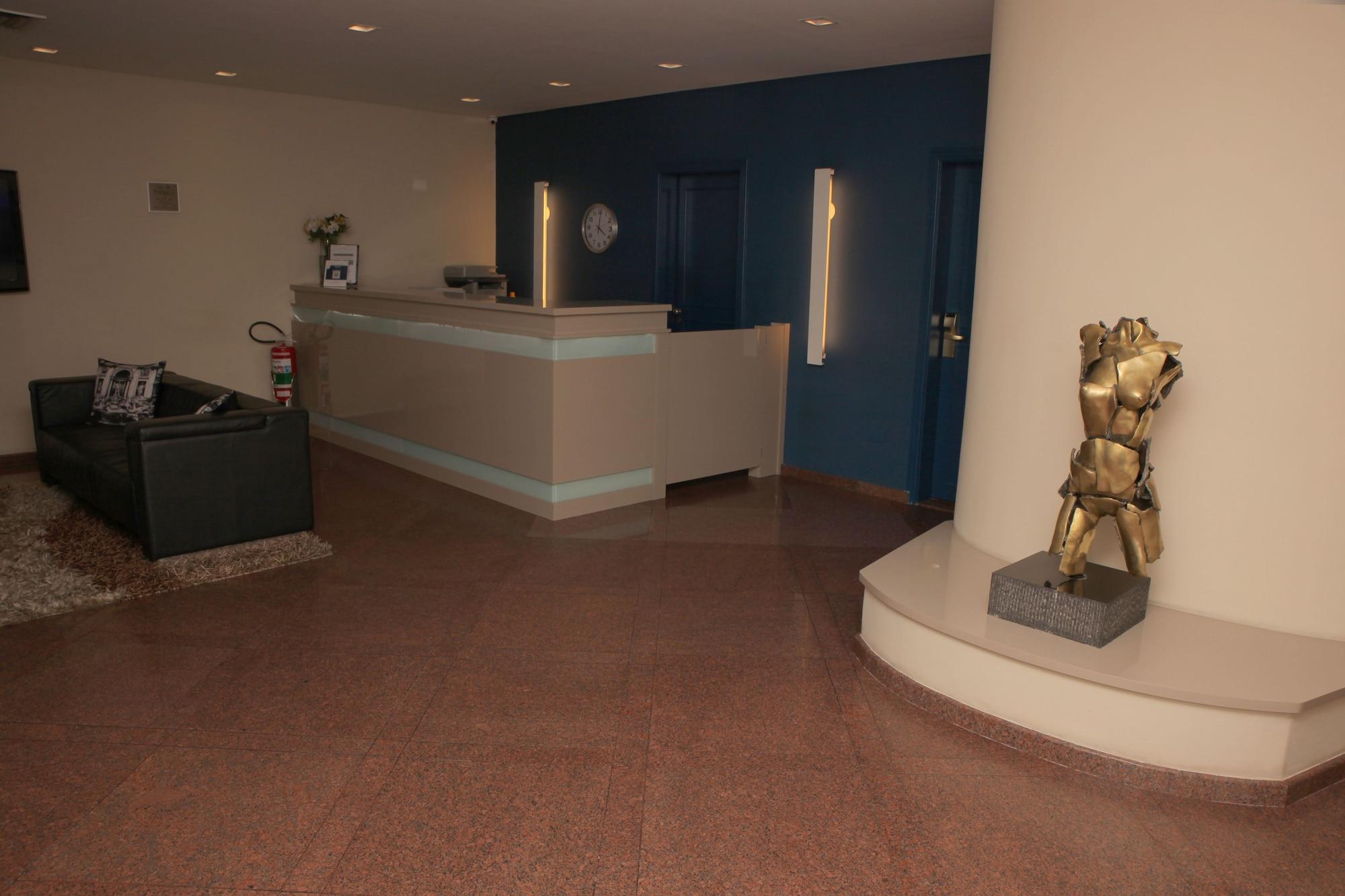 Vista Lobby London Class Hotels