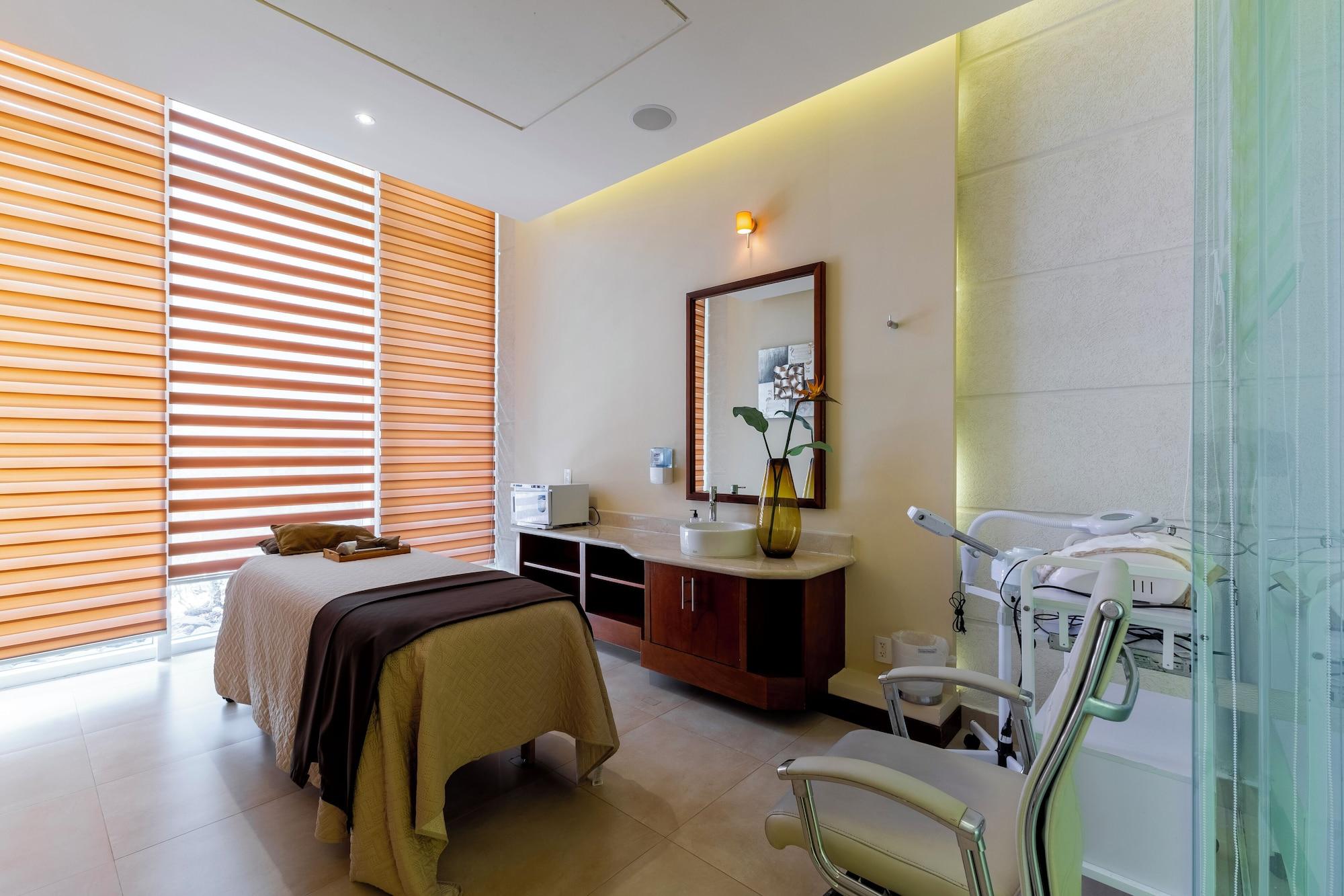 Spa Capitalia Tres Mares Beach Residences & Marina