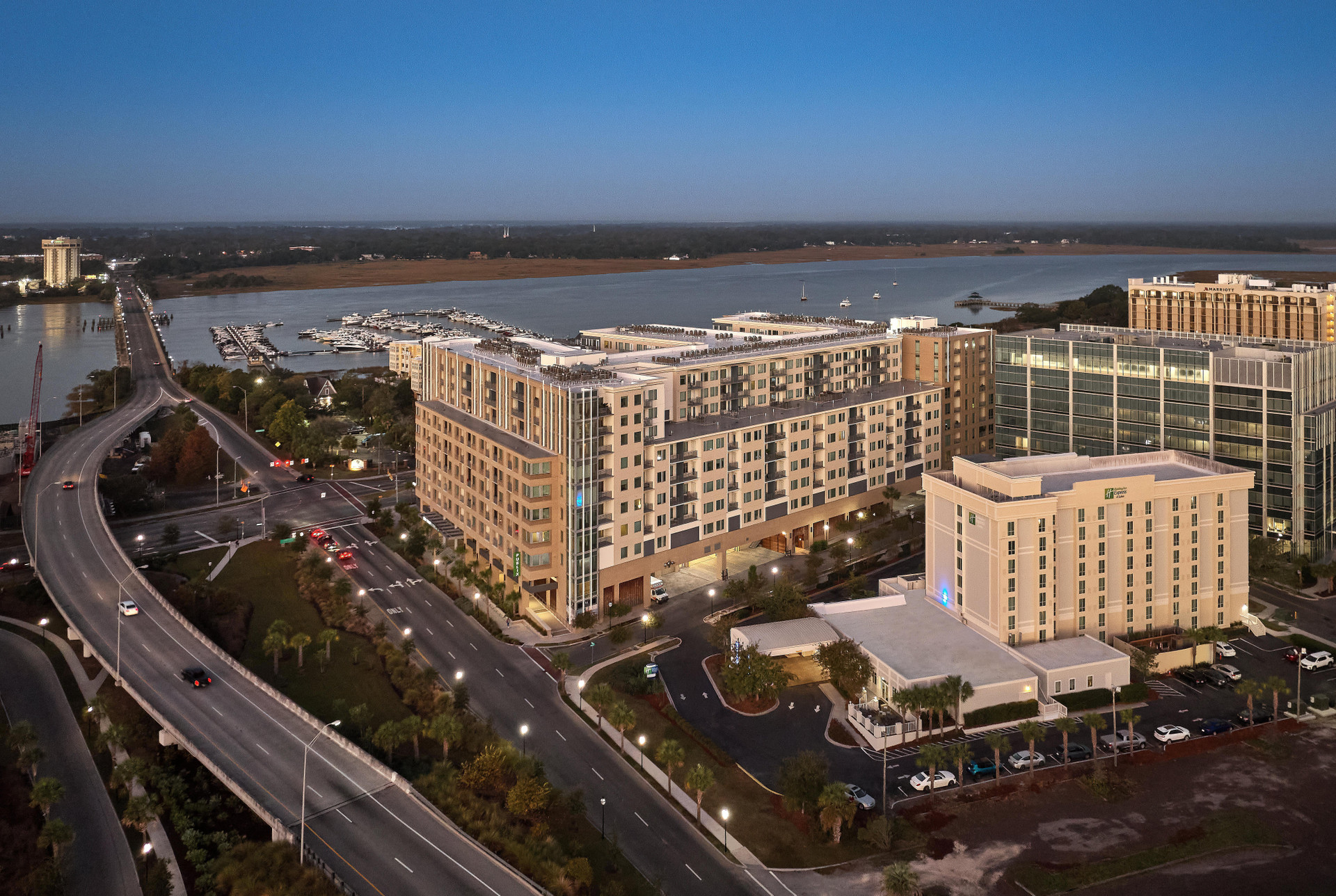 Vista Exterior Holiday Inn Express & Suites Charleston Dwtn - Westedge by IHG