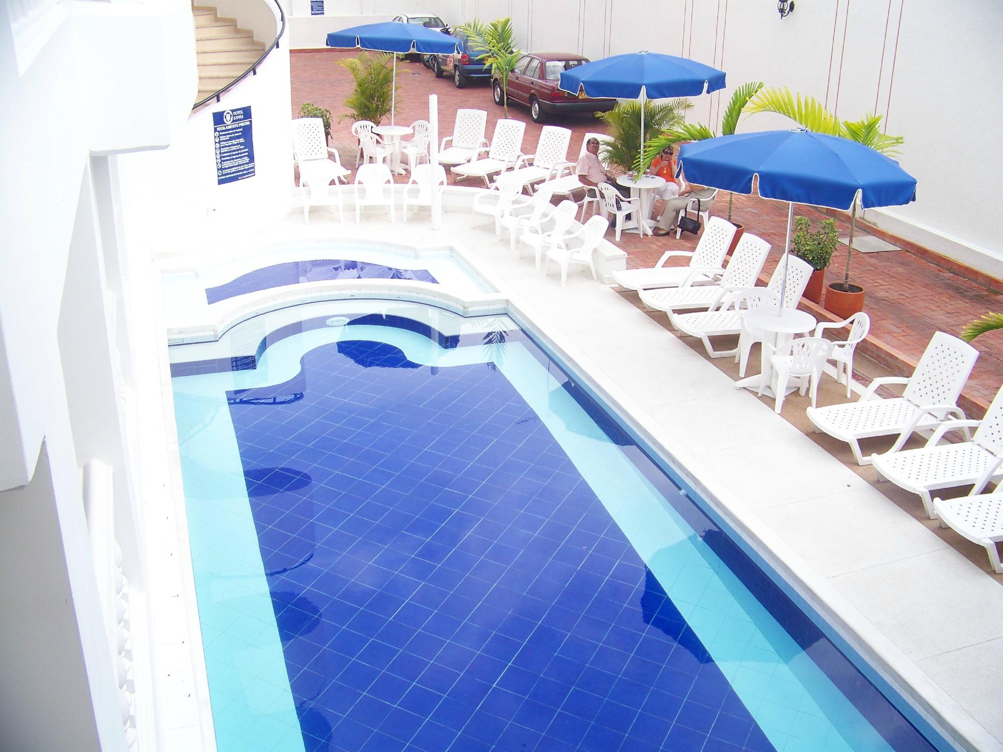 Vista da piscina Hotel Zamba
