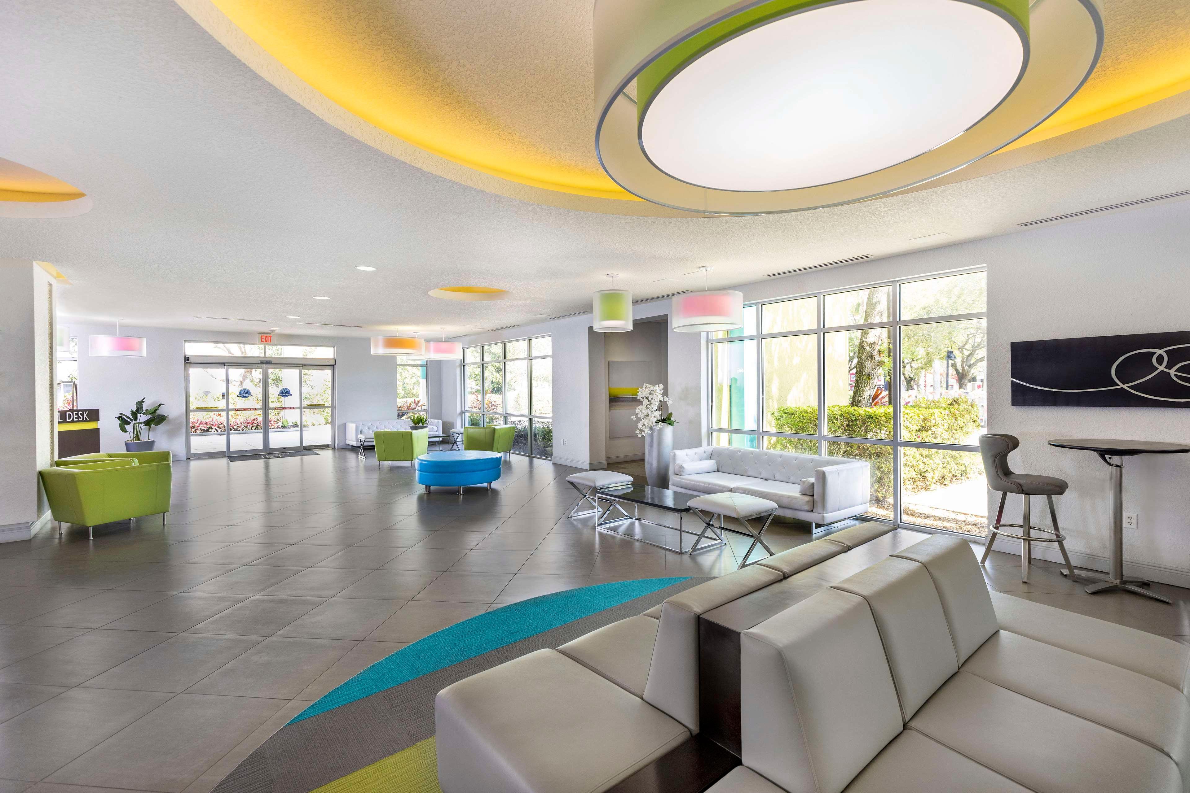 Vista Lobby Avanti International Resort