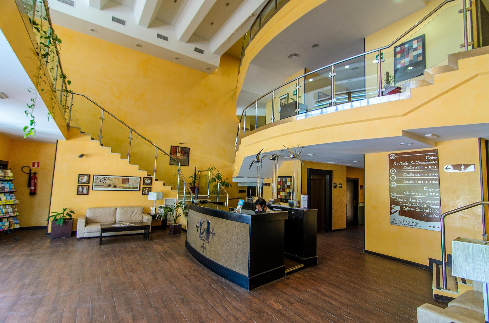 Vista Lobby Martin Alonso Pinzon