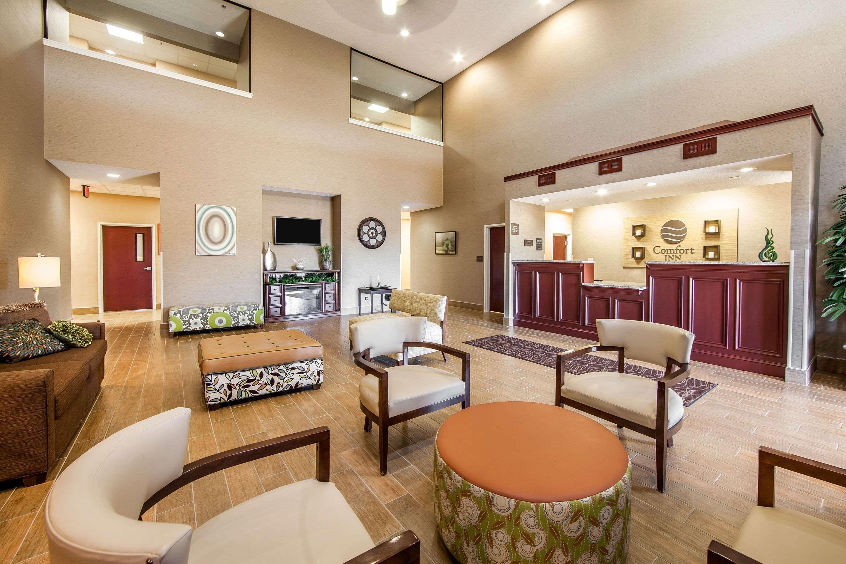 Vista Lobby Comfort Inn Lexington South