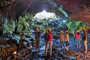 Actividad - Tour Base Volcán Villarrica: Cuevas Volcánicas