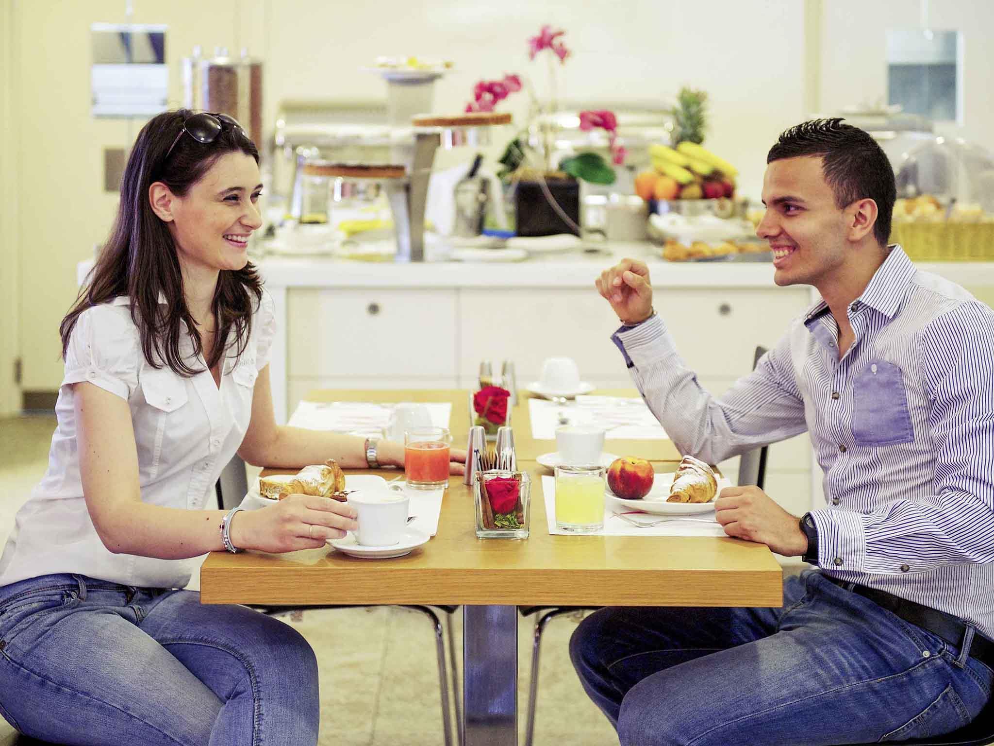 Bar/Salón Mercure Milano Solari