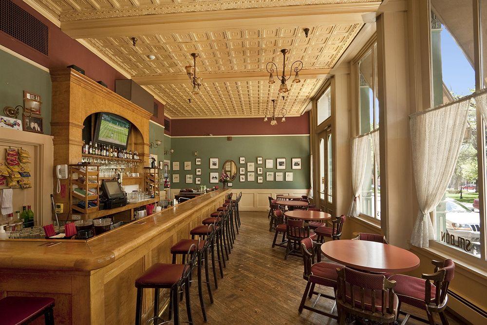 Bar/Salón Historic Plaza Hotel