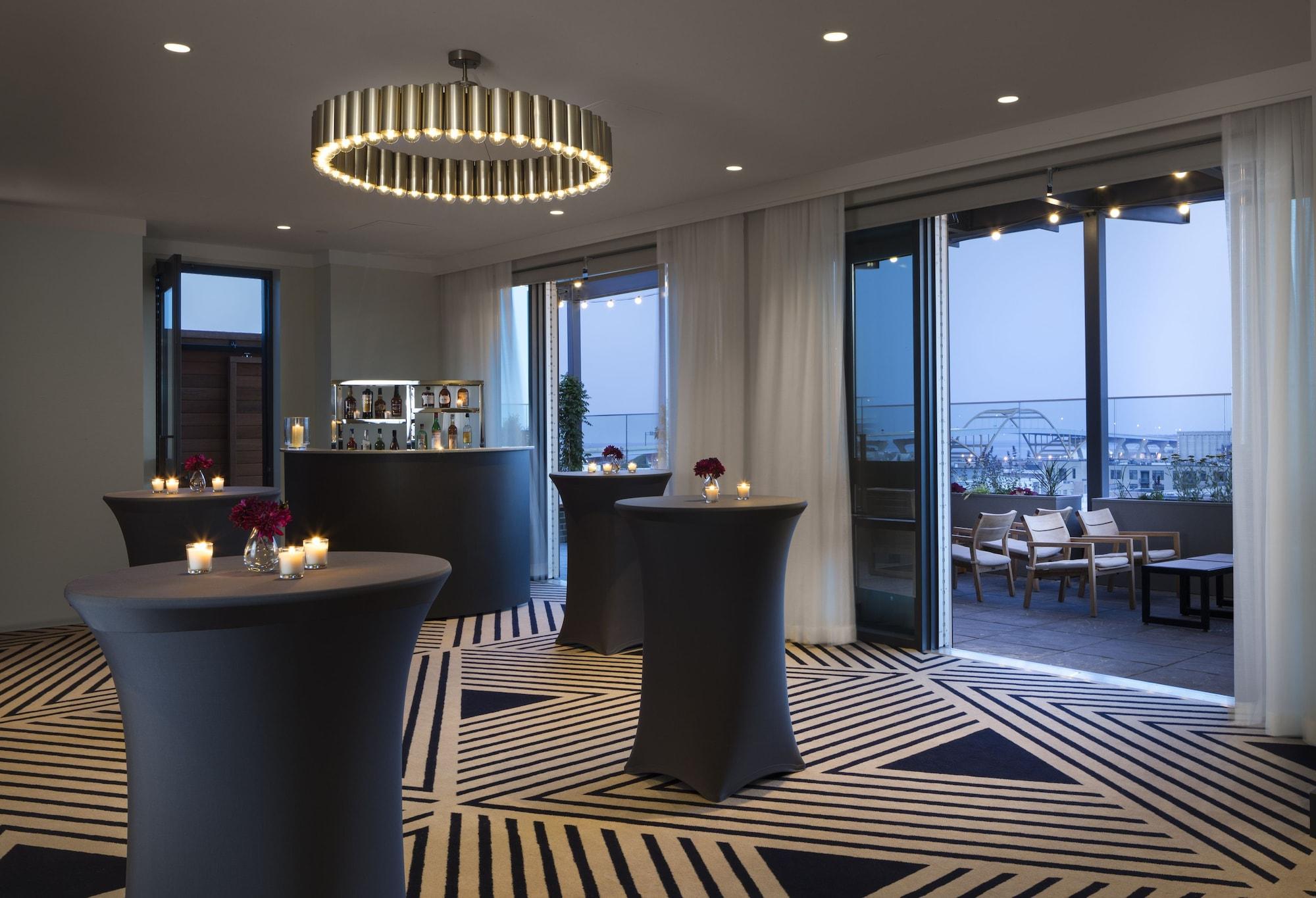 Sala de Reuniones Kimpton Journeyman Hotel by IHG