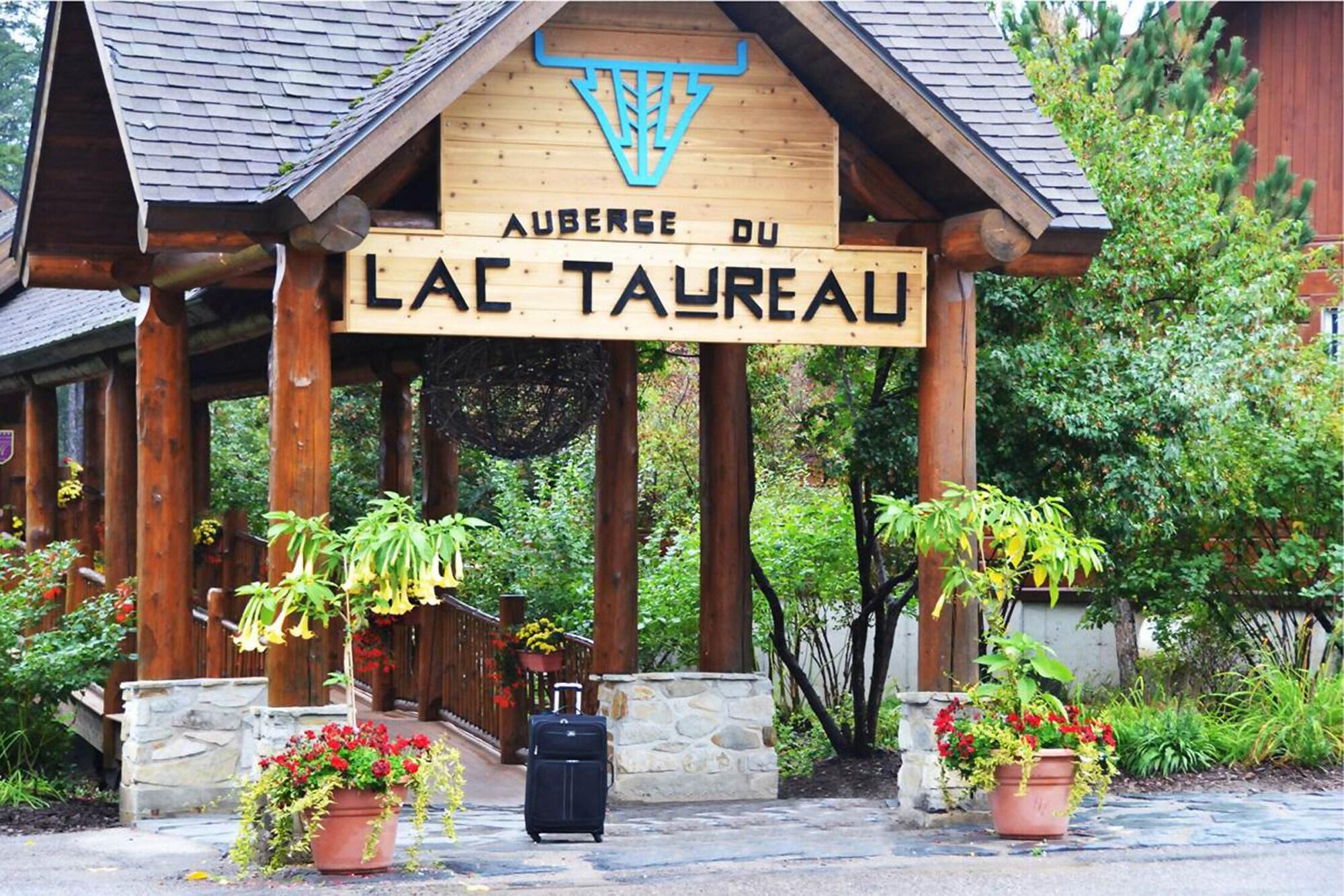 Vista Exterior Condos de l'Auberge du Lac Taureau