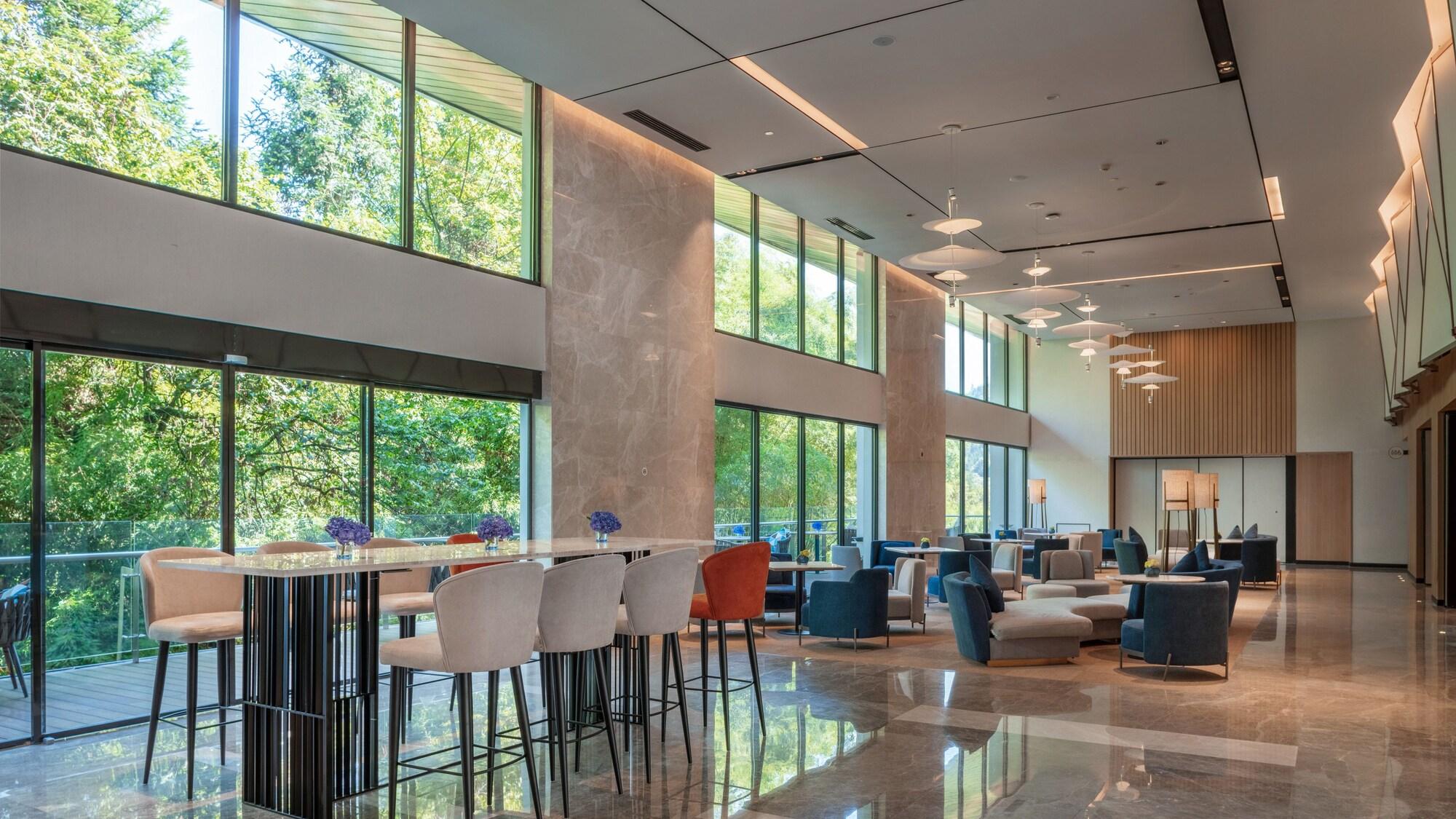 Vista Lobby Holiday Inn Express E'Mei Qiliping by IHG