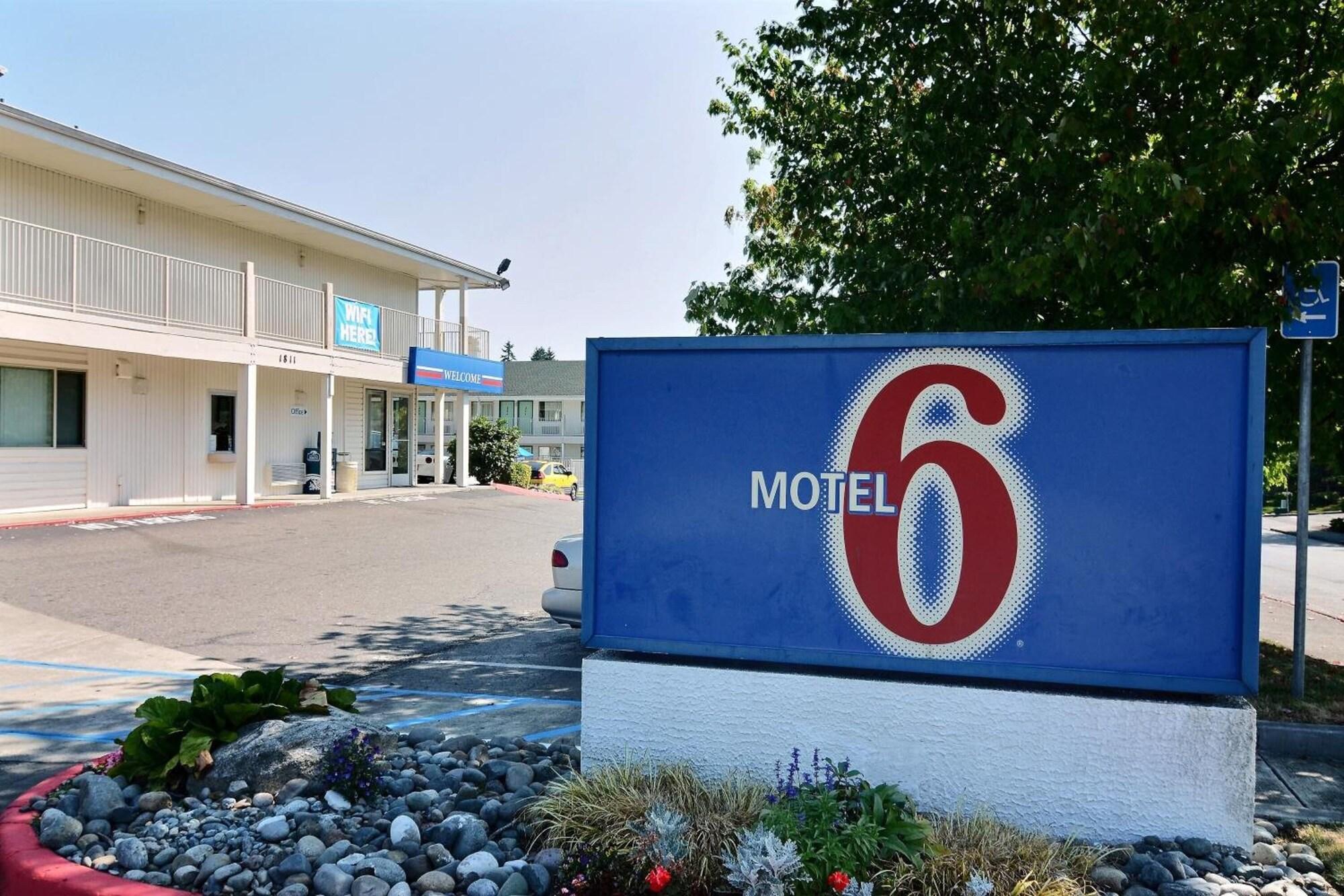 Vista Exterior Motel 6 Tacoma, WA - South