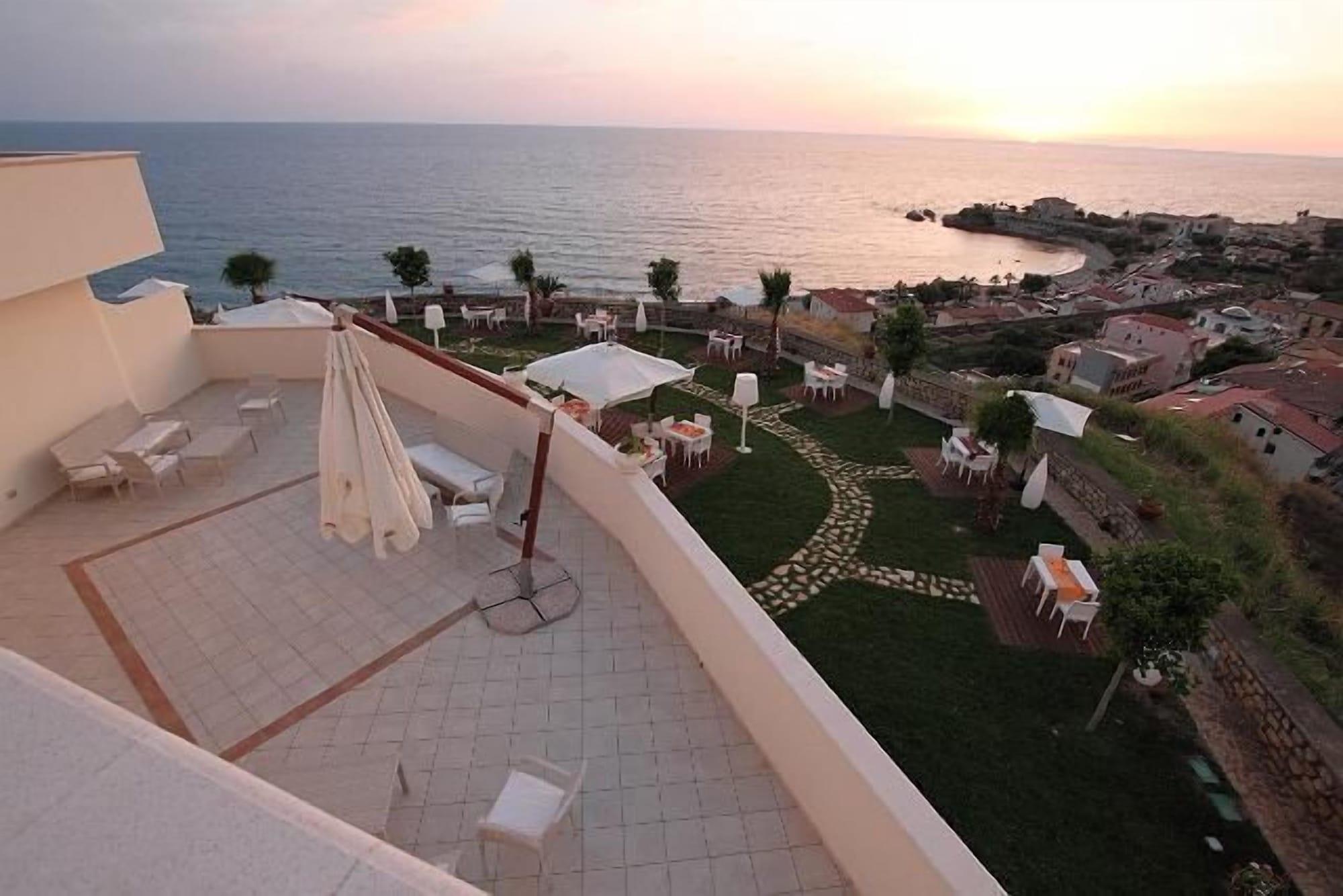Vista Exterior Bouganville Palace Hotel