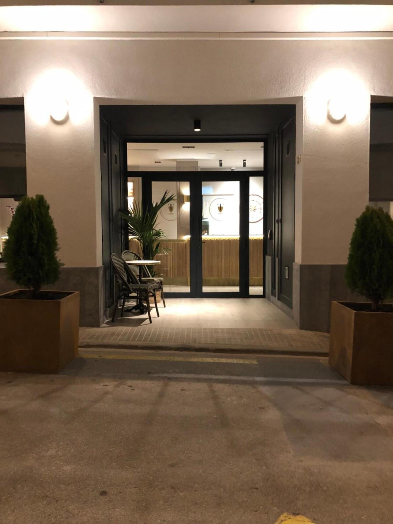 Vista Exterior Hotel Torrent