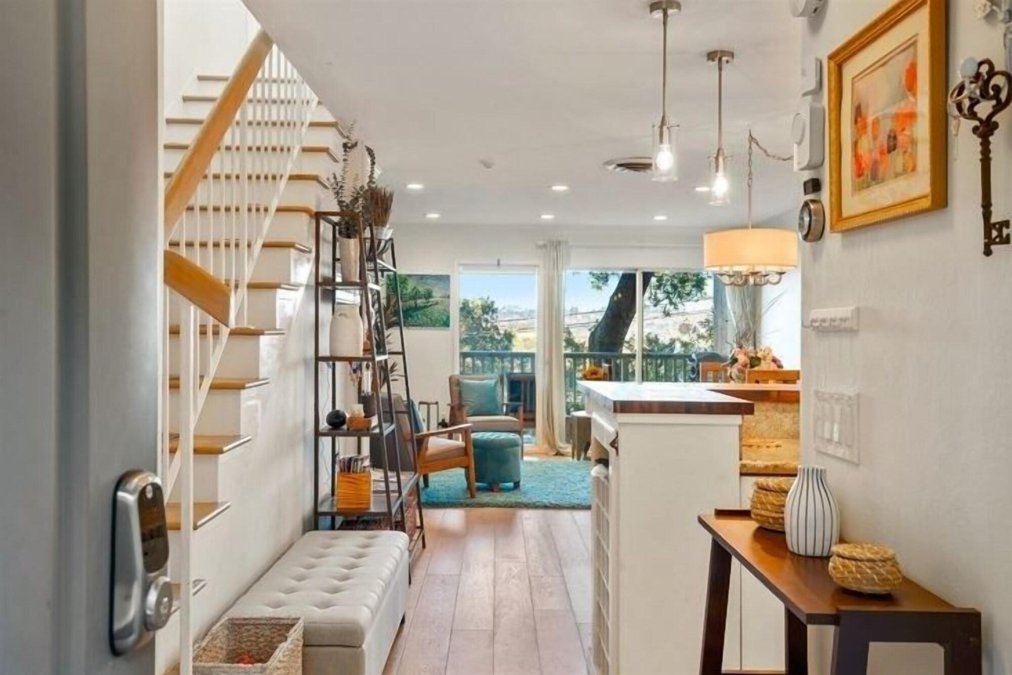 Varios By The Bay! Treehouse Feel 2br In Sausalito 2 Bedroom Condo by RedAwning