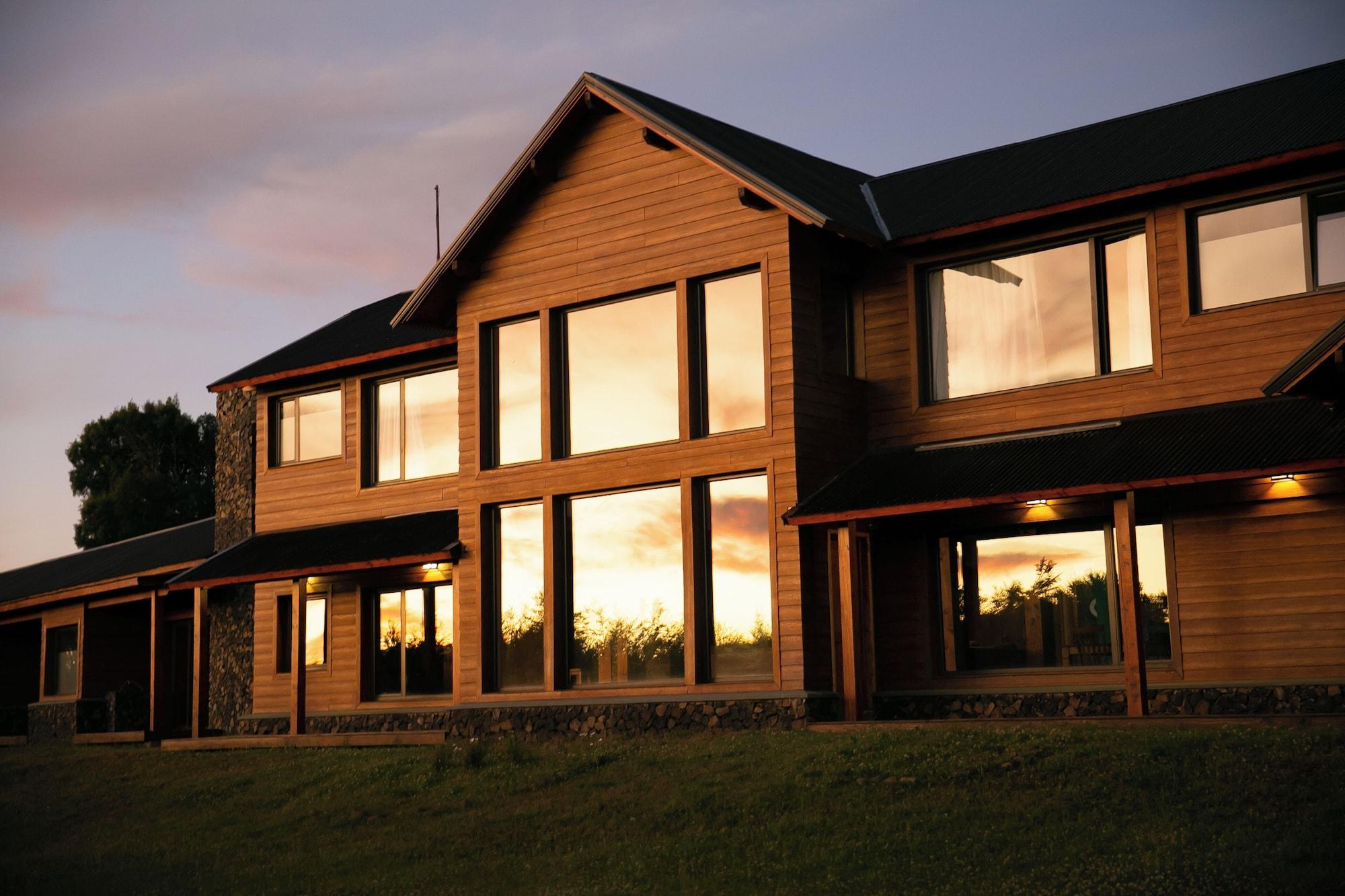 Vista Exterior Lago Rosario Lodge