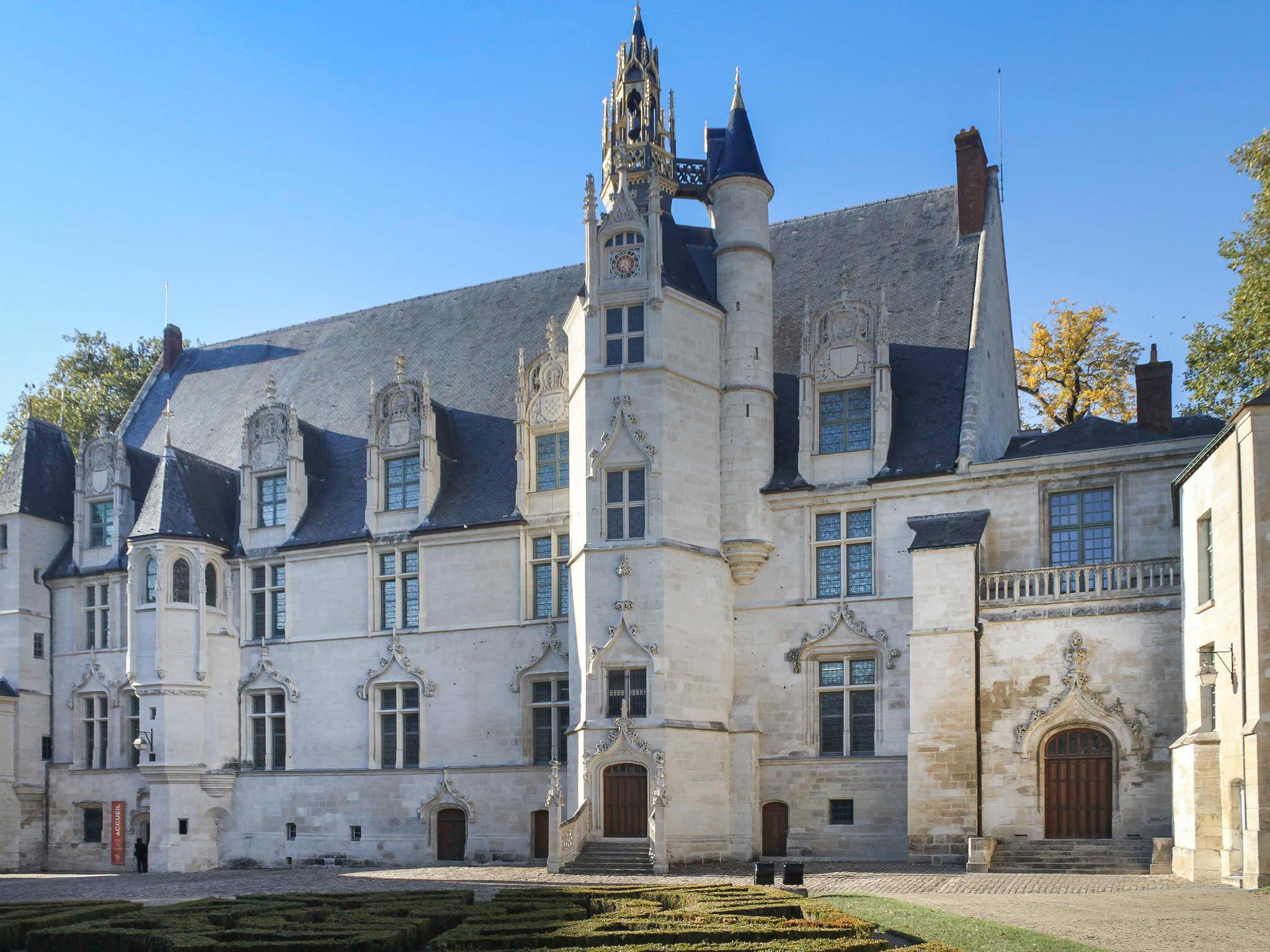 Vista Exterior Hôtel Mercure Beauvais Centre Cathédrale