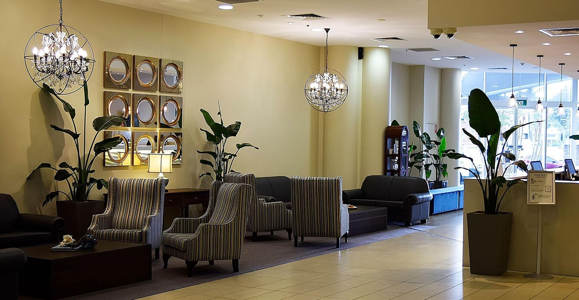 Vista Lobby BASE Holidays - Ettalong Beach Premium Apartments