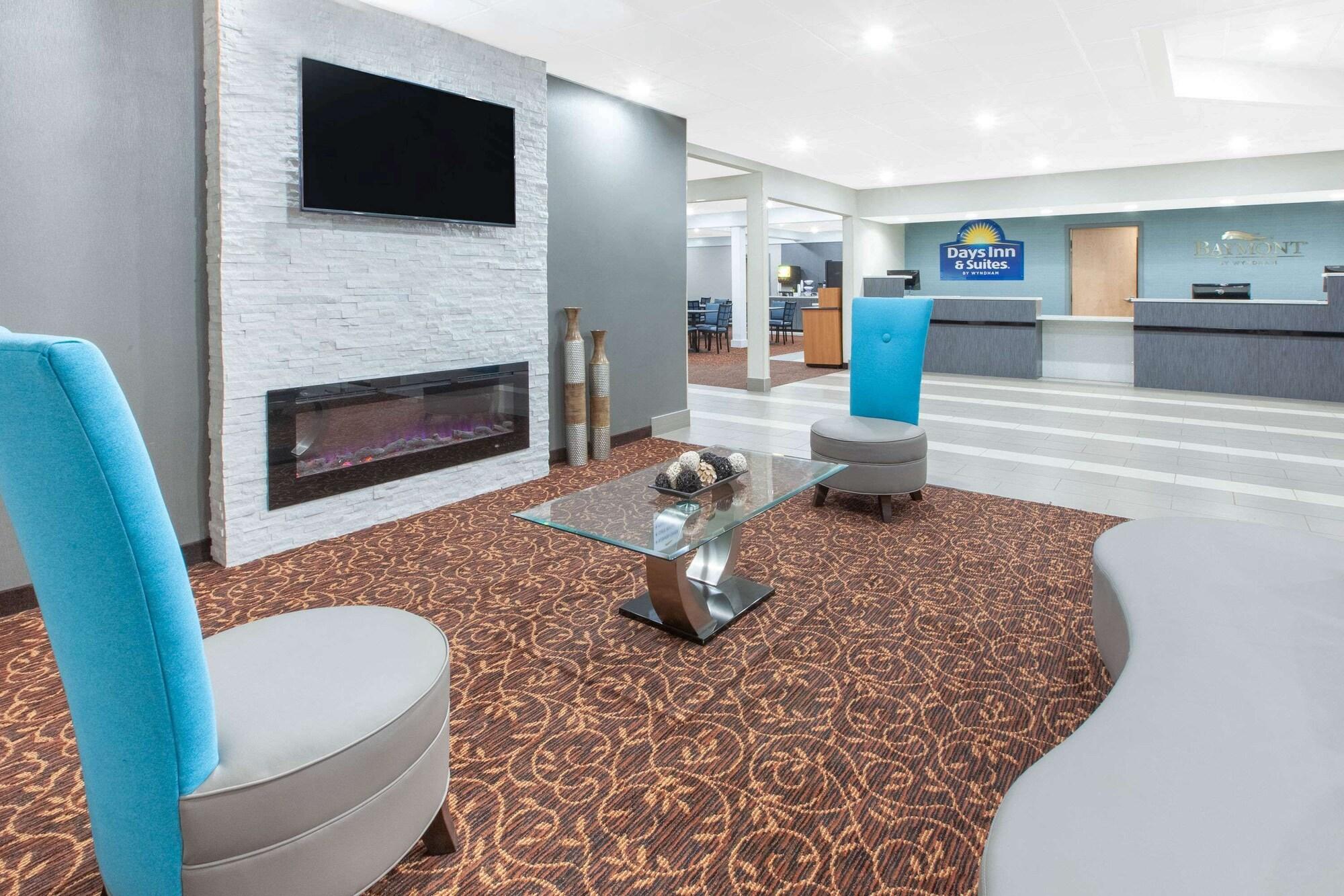 Vista Lobby Days Inn & Suites Grand Rapids Near Downtown